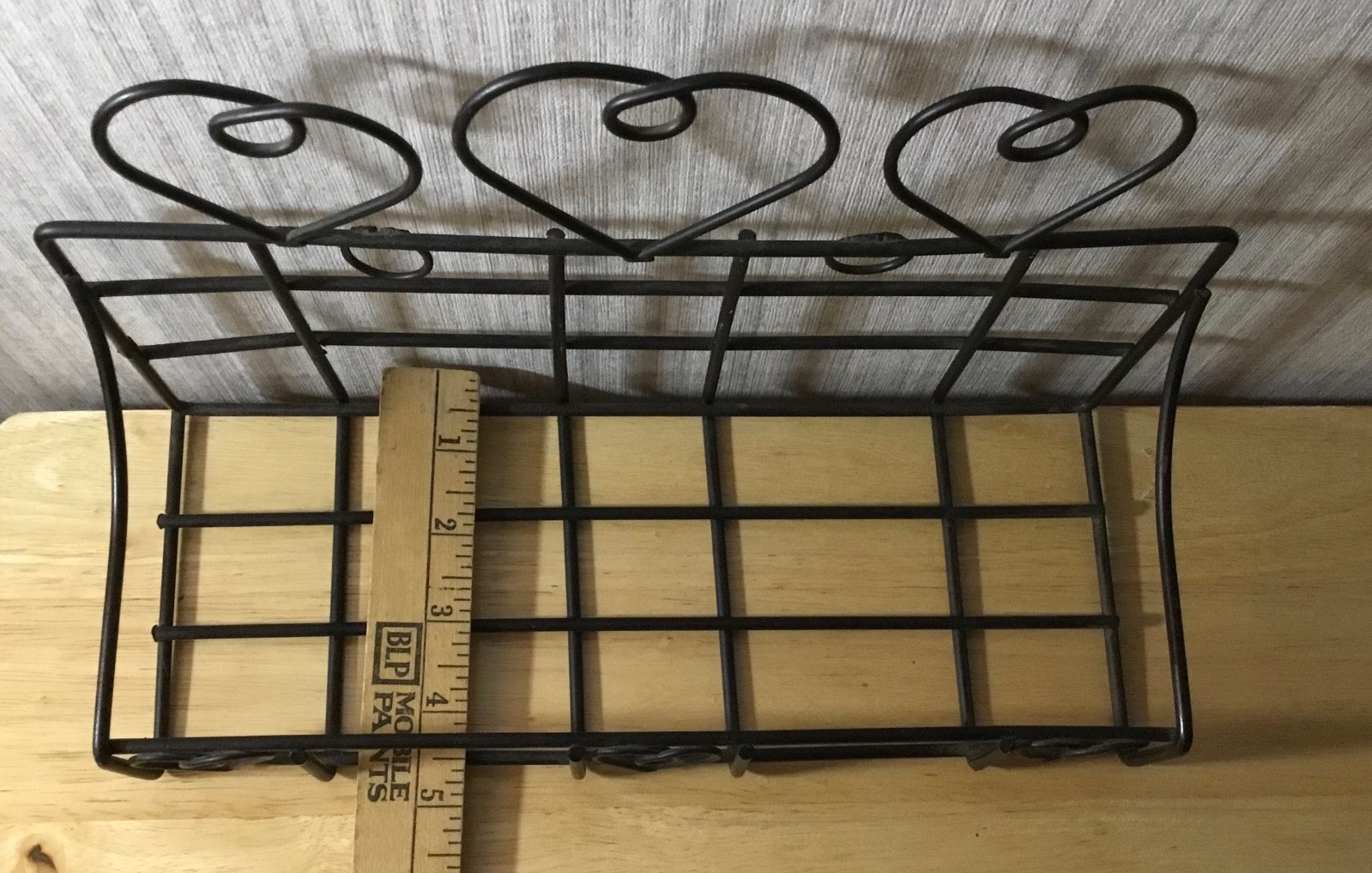 Hanging wire heart shelf 11” x