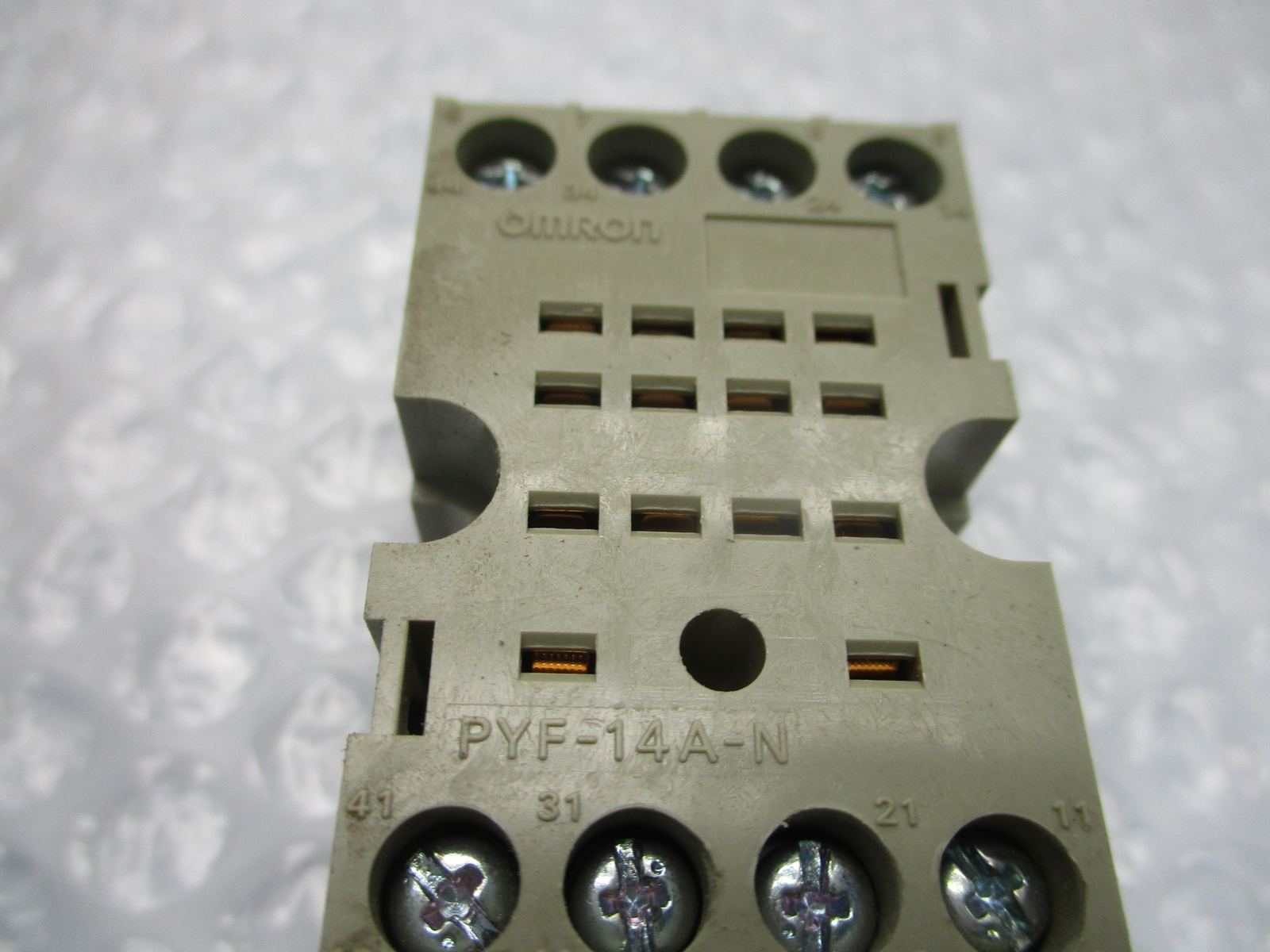 OMRON PYF14A-N RELAY BASE NSNP