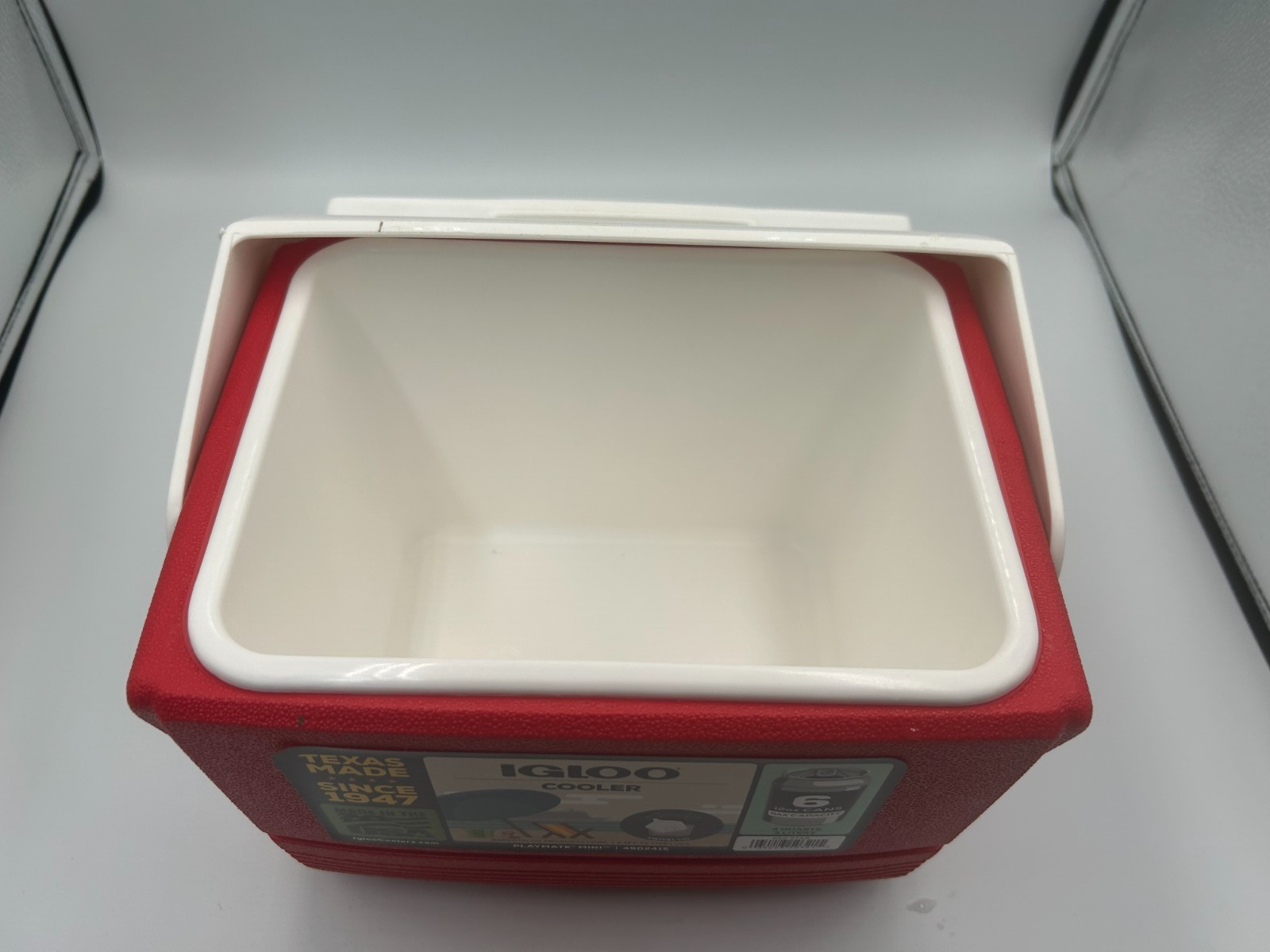 Igloo Playmate Mini Cooler 4 quart holds 6 Cans