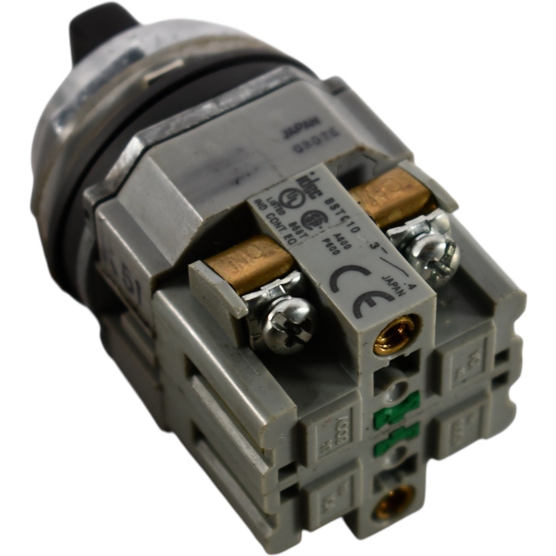 Idec ASD320N 30mm 3 Position Selector Switch 2NO Maintained Knob