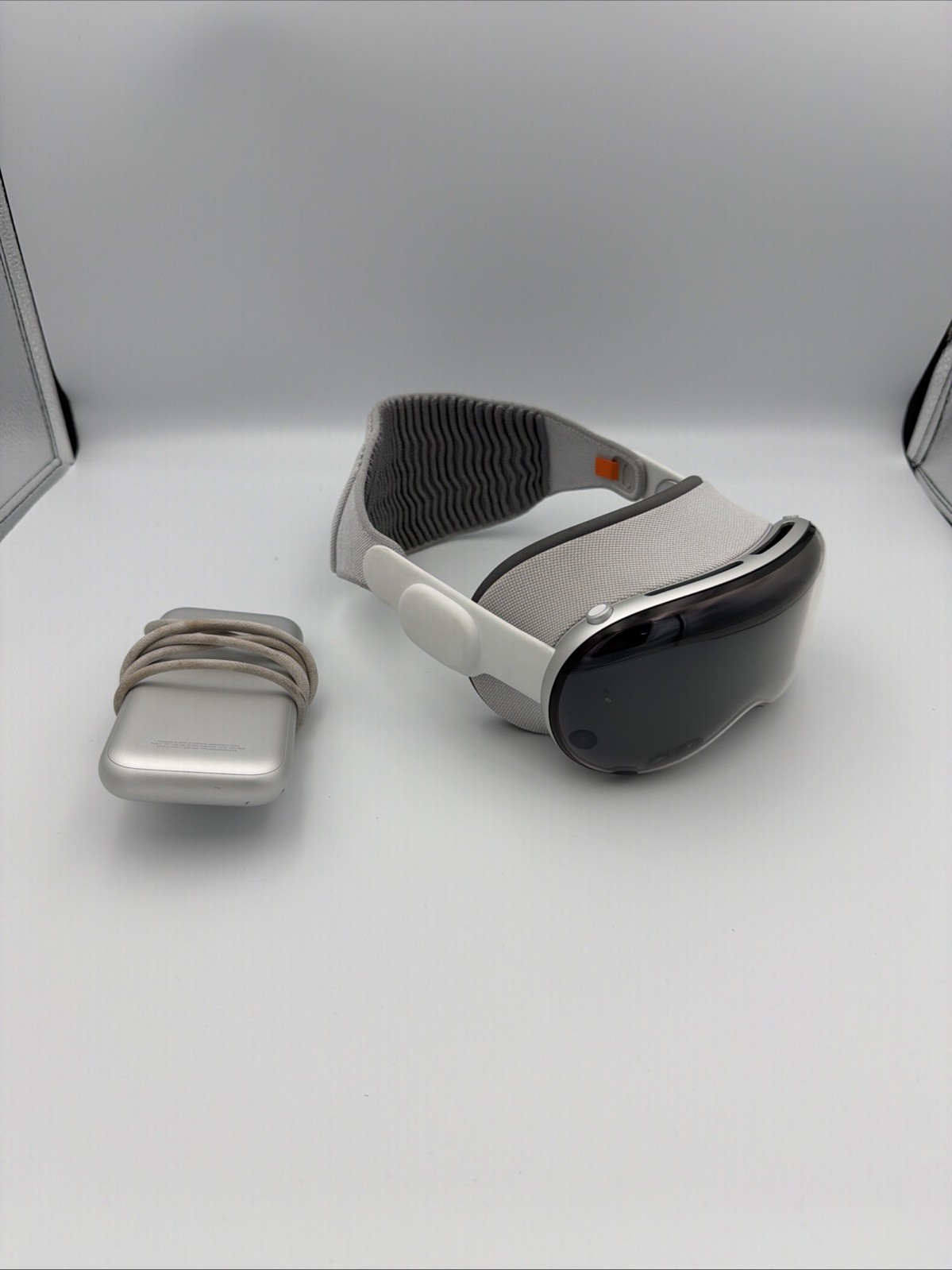 Apple Vision Pro 256GB M2 Headset MQL83LL/A