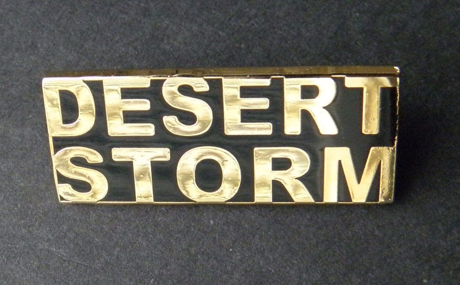 Desert Storm Veteran Vet Script USA Lapel Pin Badge 1.2 inches