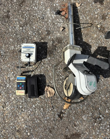 2 Kangaroo Hillcrest AB Motorized Golf Caddy / Cart W/ Remote & Other Accessory