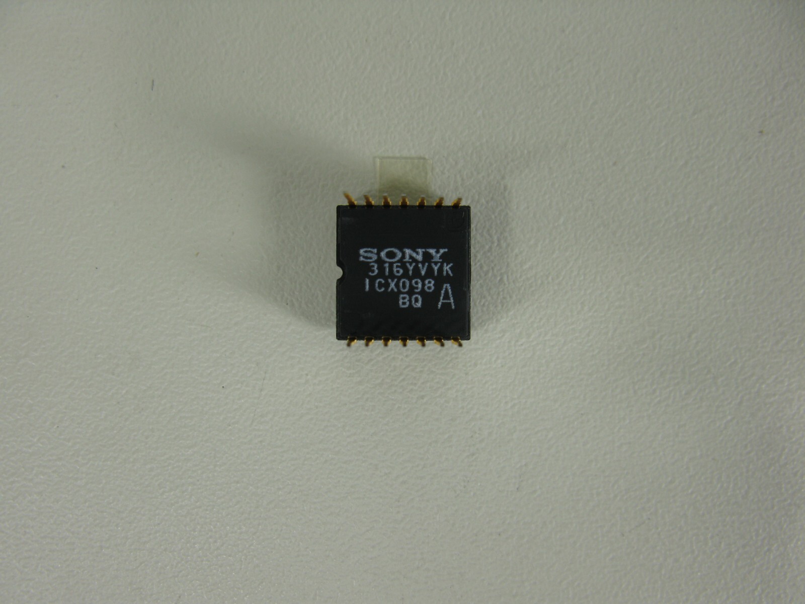 *NEW* (1) SONY ICX098BQ CCD SOLID-STATE IMAGE SENSOR 14-PDIP DIAGONAL 4.5MM