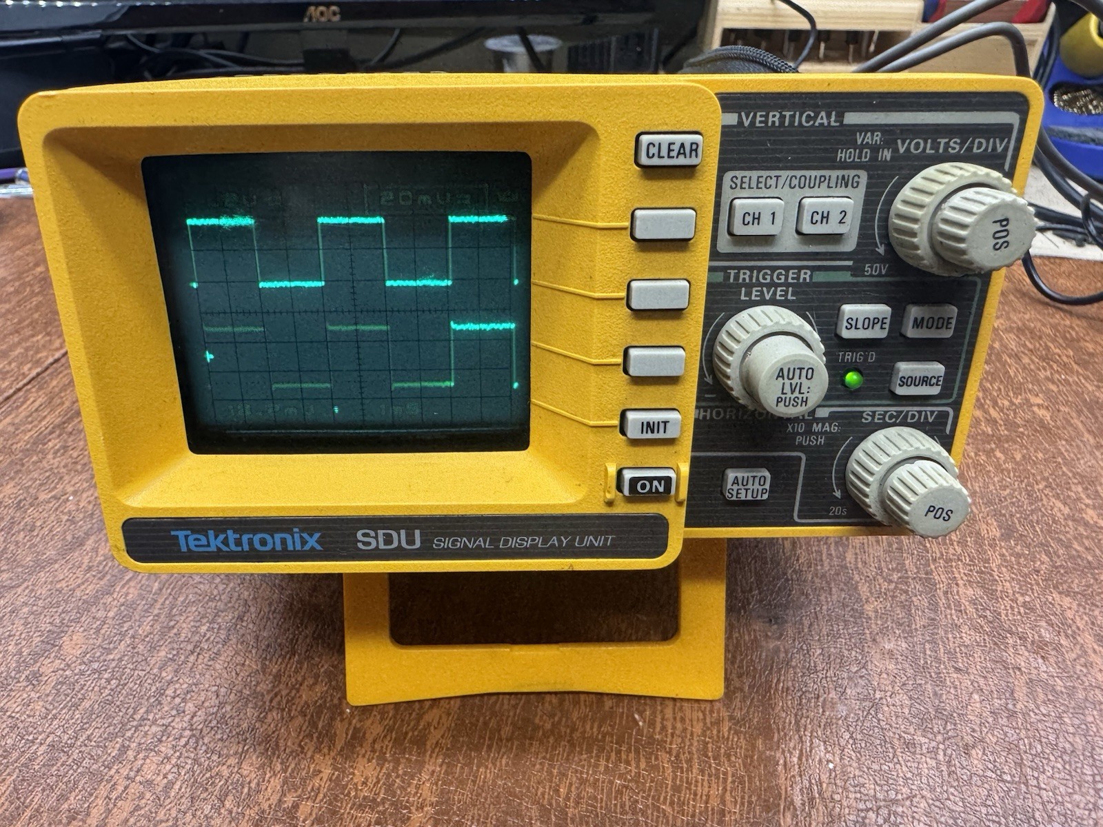 Tektronix 222 SDU portable 10MHZ - Yellow