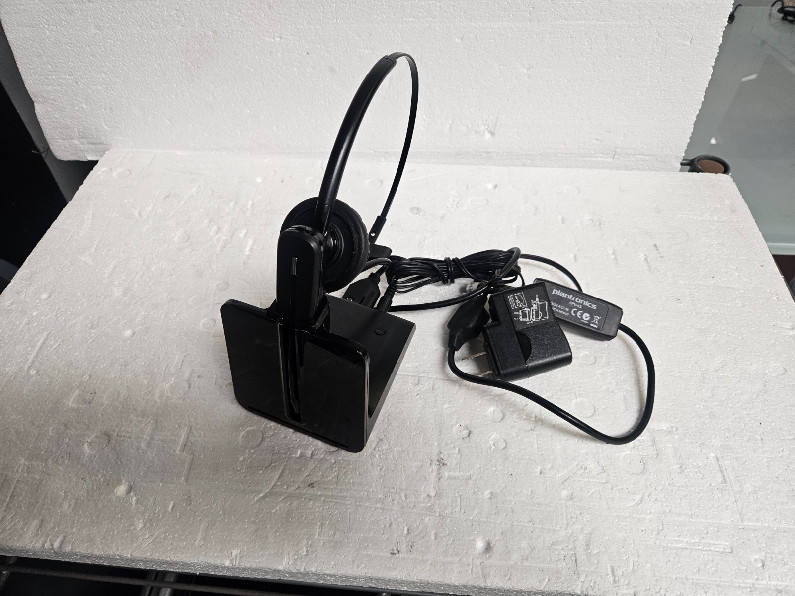 Plantronics (C540) Wireless Headset, Headband, Base, Power Adapter