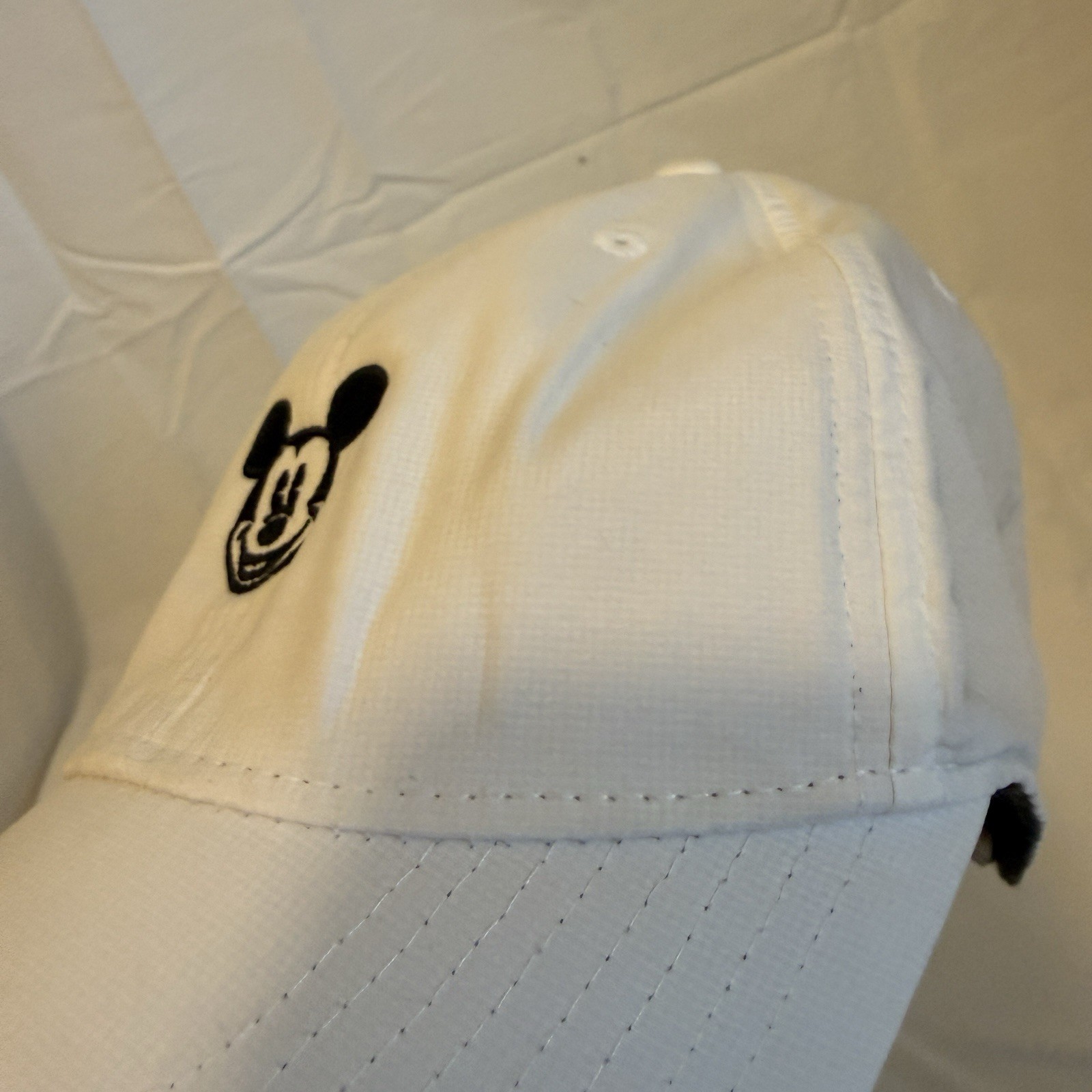 EUC Nike Mickey Mouse Authentic Disney Dri-Fit Featherlight Running OSFA Hat Cap