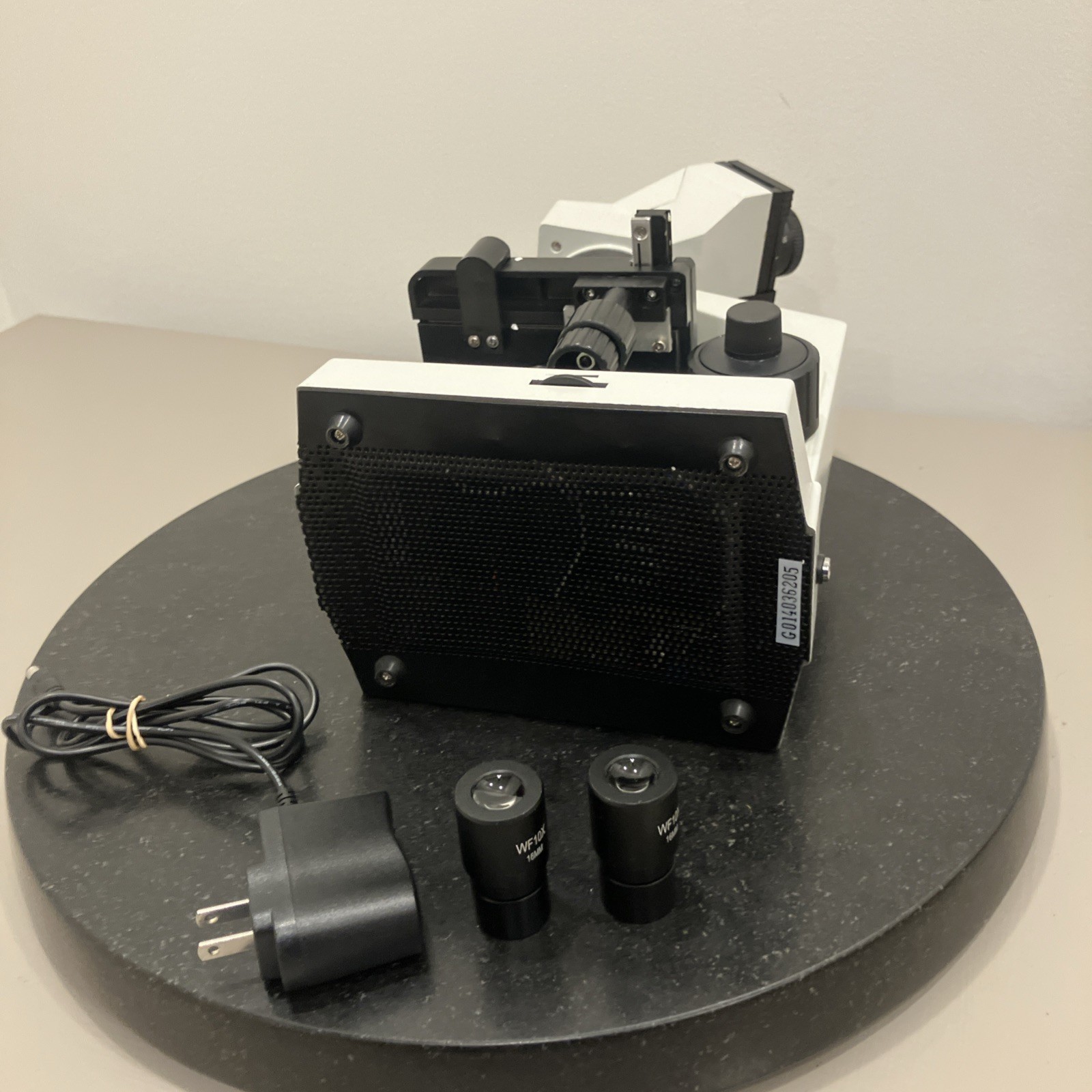 Omax M82E Compound Light Microscope w eyepieces and power cord