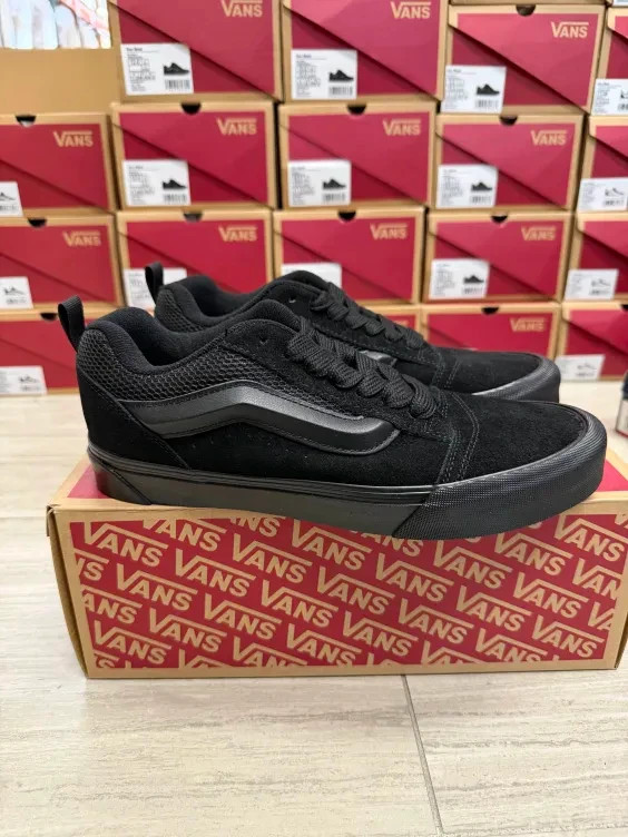 PICK SIZE Vans Knu Skool Shoe, Retro Chunky, Suede Black/Black VN0009QCBKA