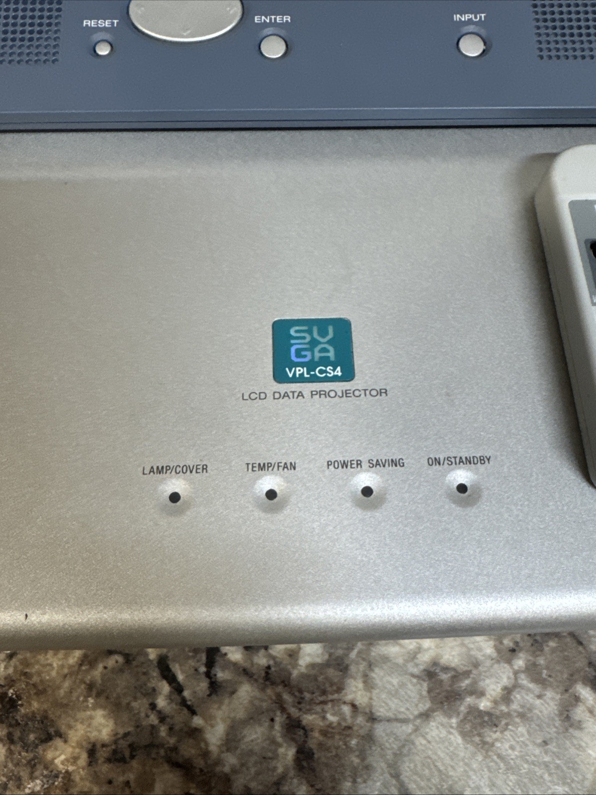 Sony VPL-CS4 LCD Data Projector With Power Cable Remote And Carry Case
