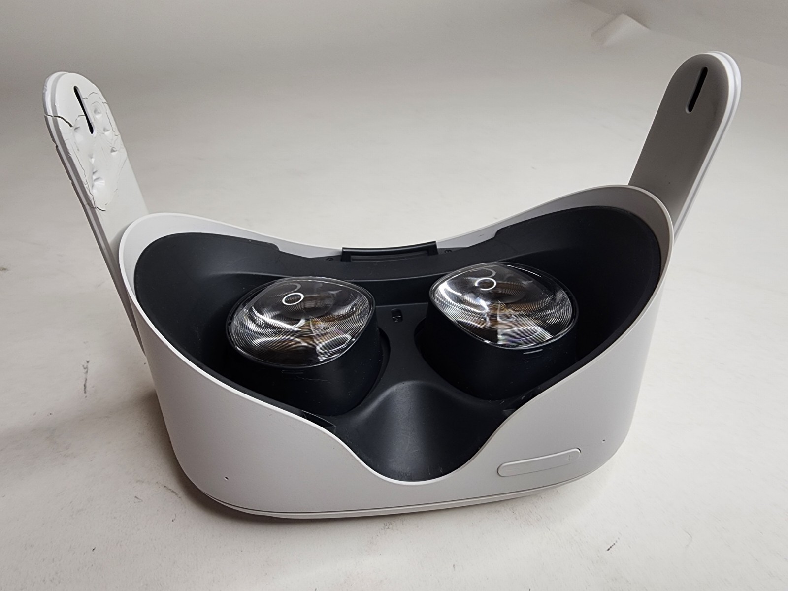 Meta Oculus Quest 2 Standalone VR Headset Only *Black Screen*