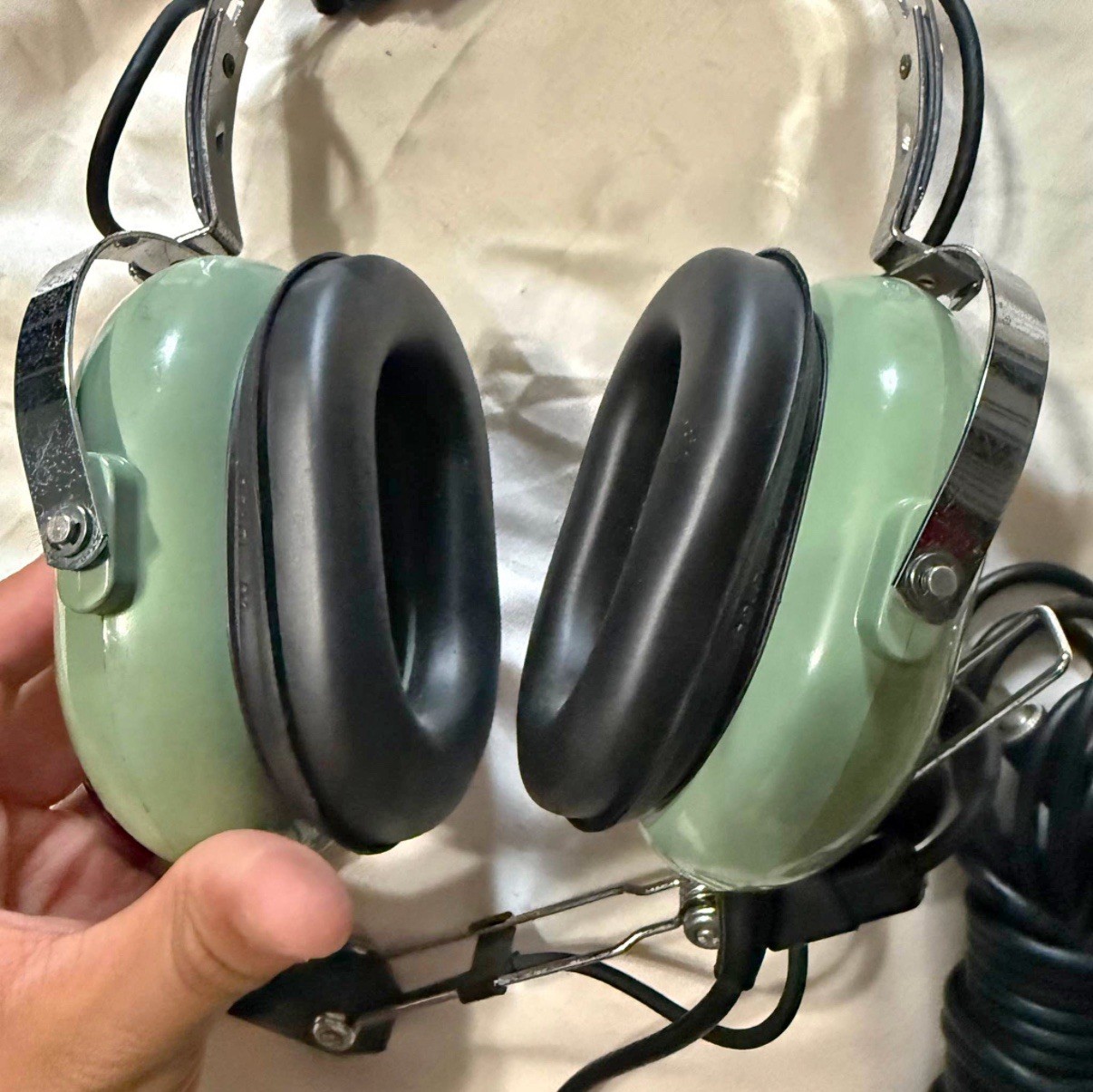 David Clark H3331 Aviation Headset Single Plug Pilot Communications Headset