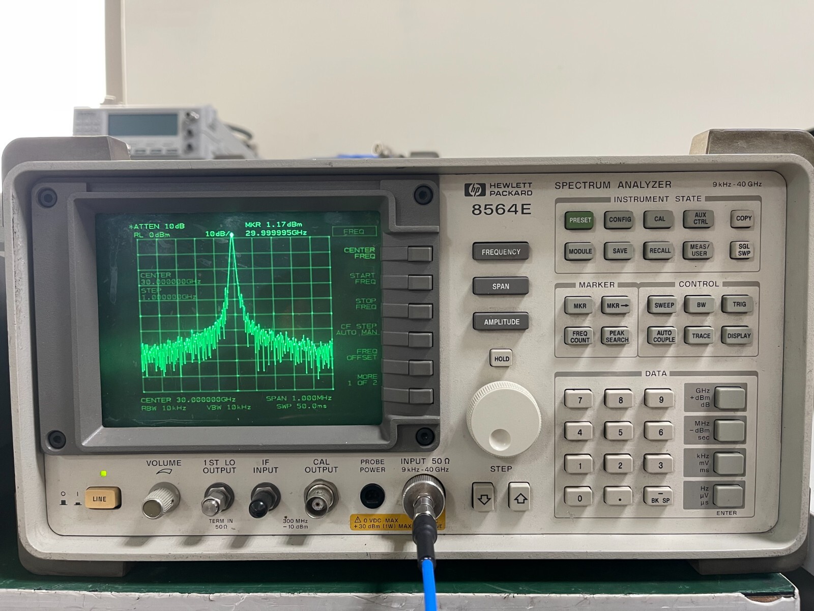 HP Agilent 8564E 9KHz - 40GHz Spectrum Analyzer w/ 85620A module_0976
