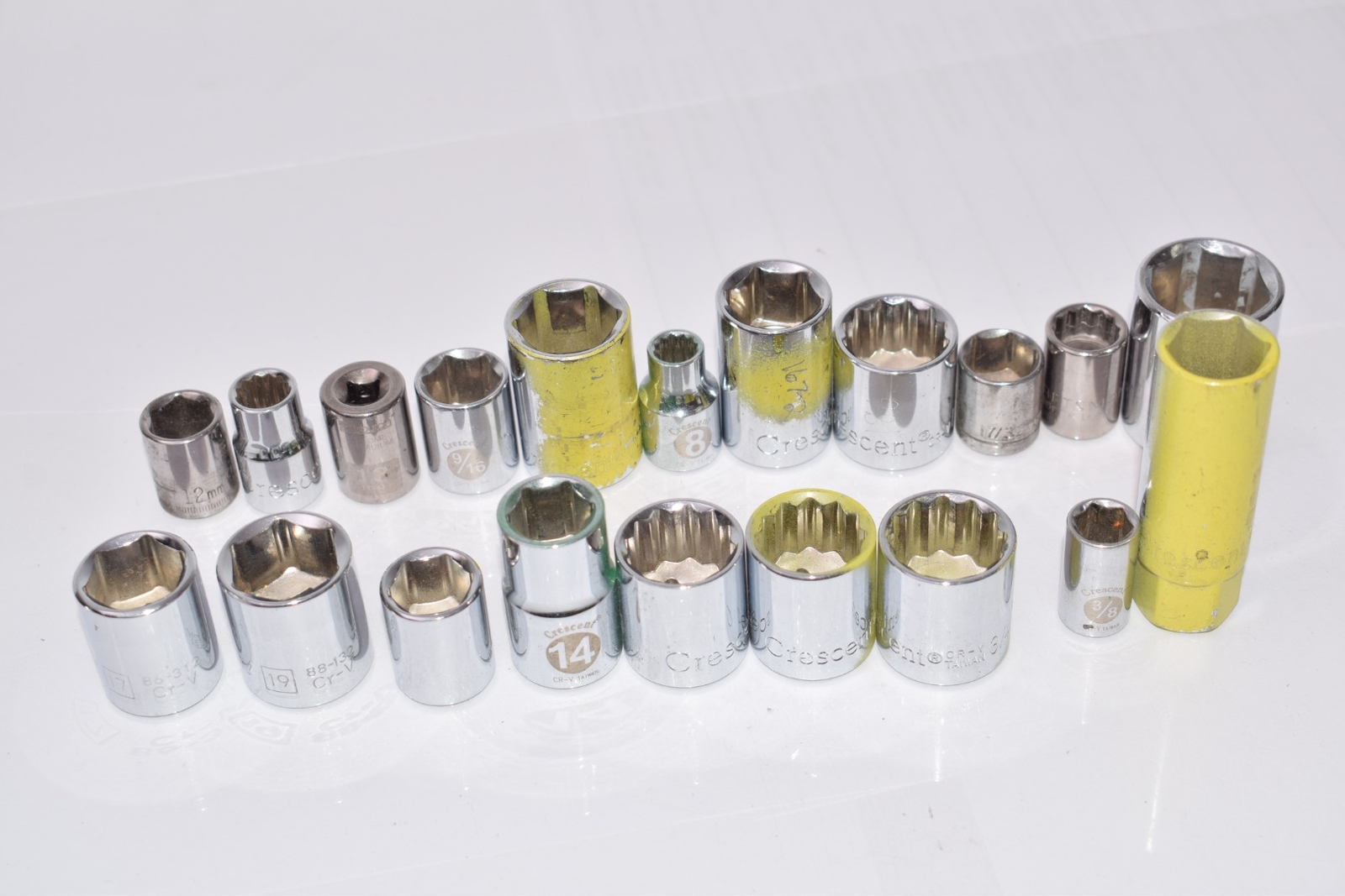 Mixed Lot of 20 Sockets Metric & SAE Mixed Sizes, Stanley, Crescent, Craftsman M