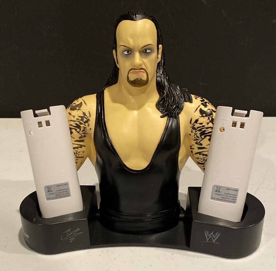 WWE UNDERTAKER Nintendo Wii Charge Station w/2 Wii batteries