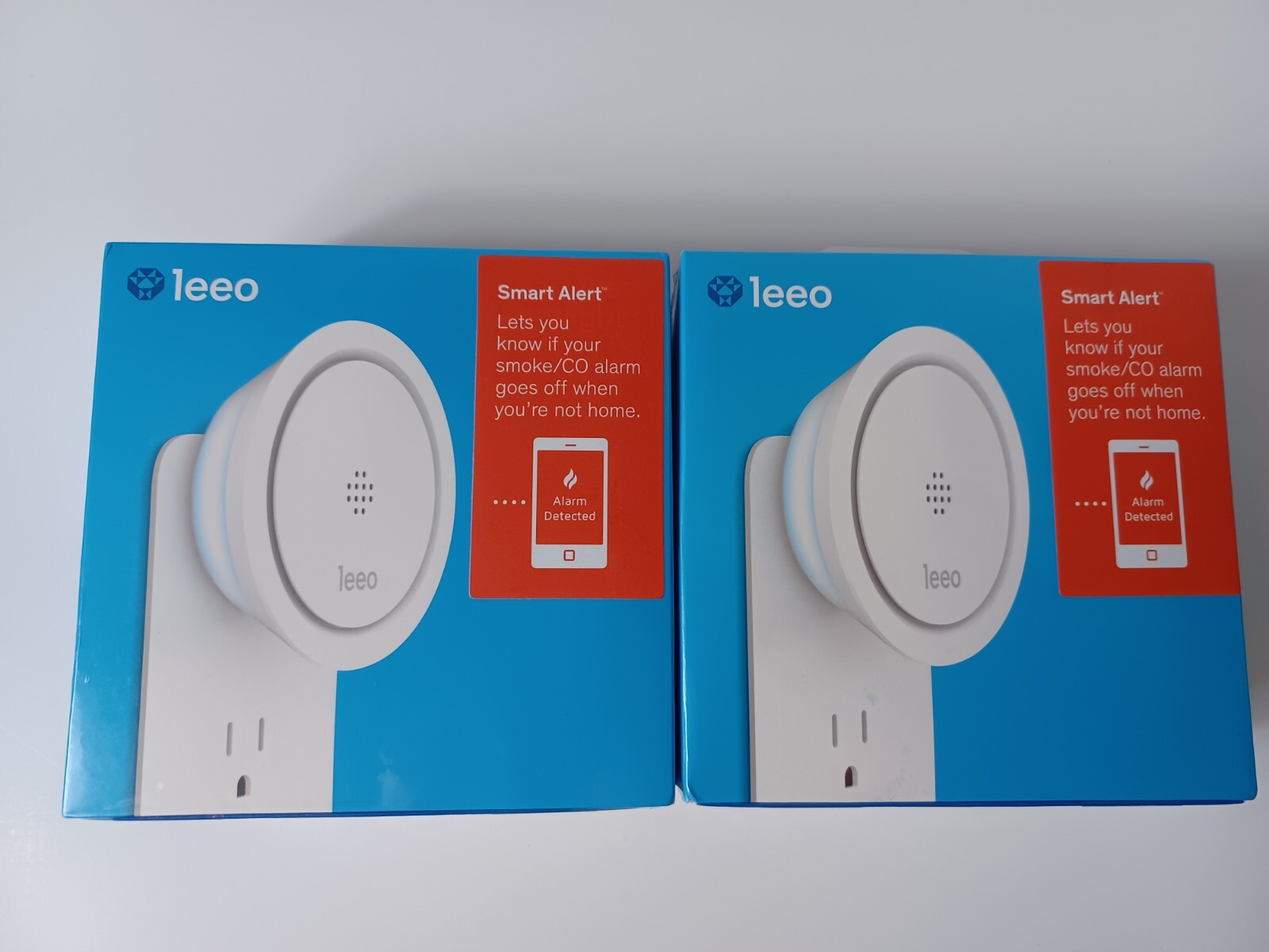 2 New LEEO Smart Alert Nightlight Smoke / Carbon Monoxide Remote Monitors