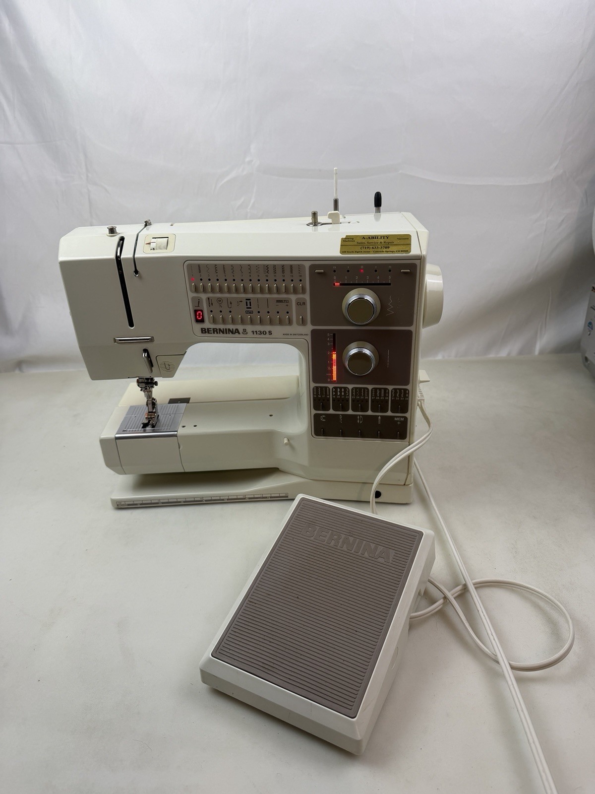 Bernina 1130S Swiss Sewing Machine Serviced Hard Case 10 Genuine Presser Feet