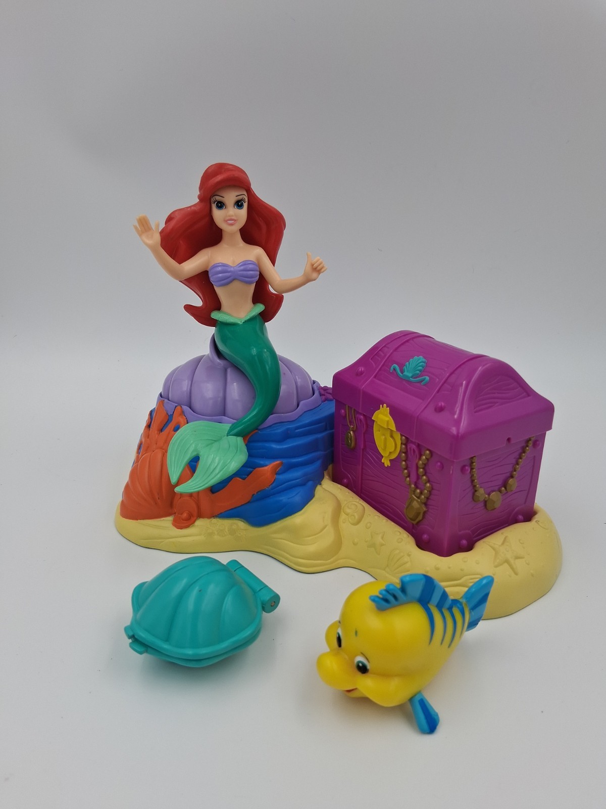 Play-Doh Disney The Little Mermaid Hidden Treasures Playset Ariel Flounder *read