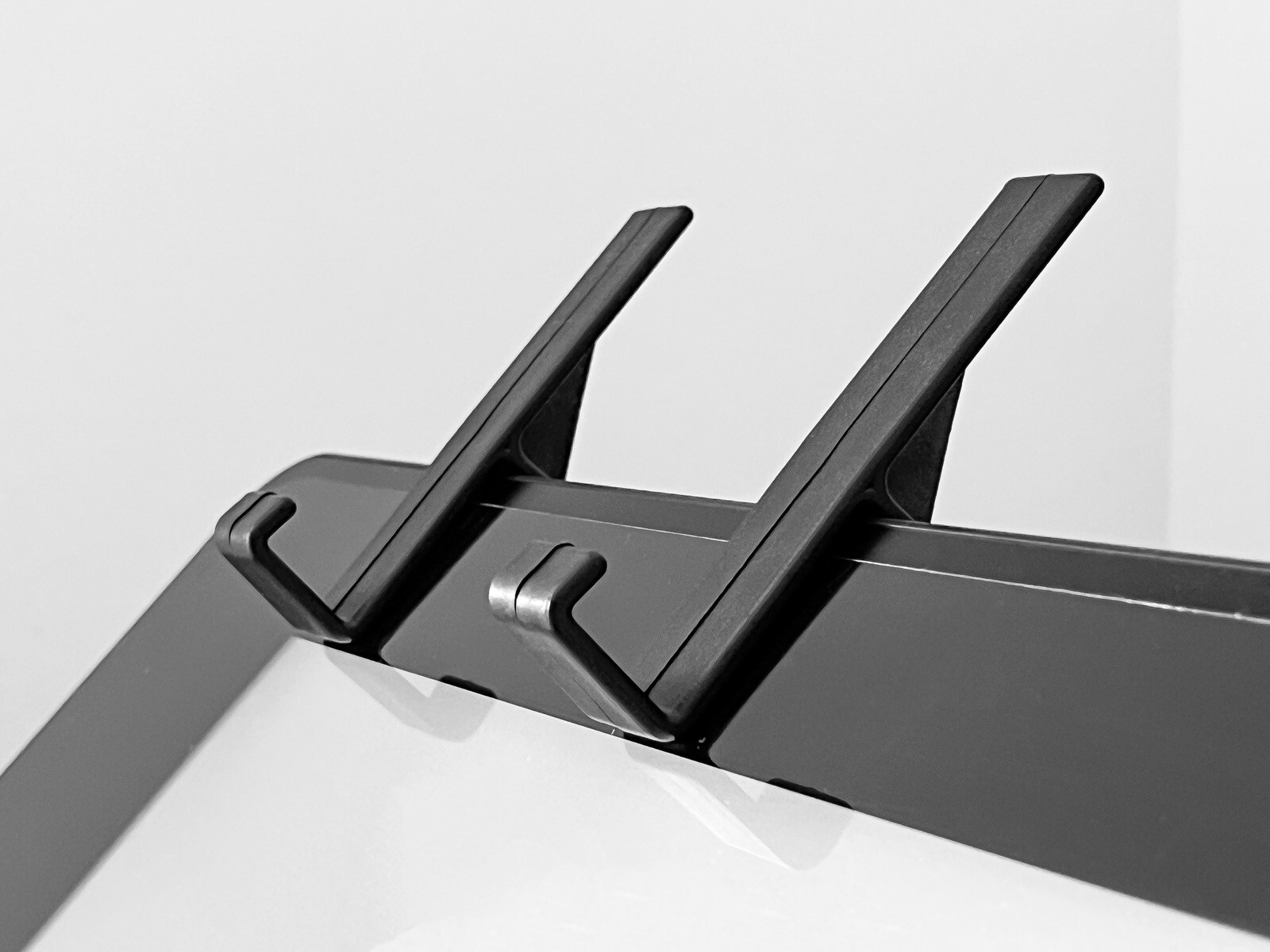 Wacom Cintiq 24 PRO Tablet 3d printed Keyboard tray hooks / Clips.