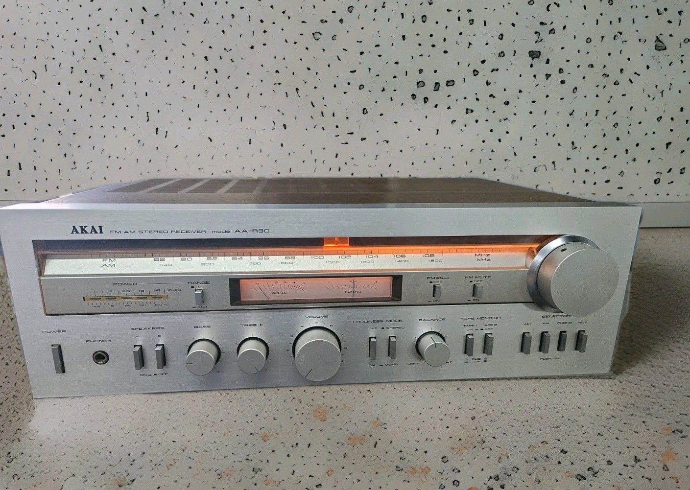 Akai AA-R30 Stereo Receiver Tested And Working! Great Sound!
