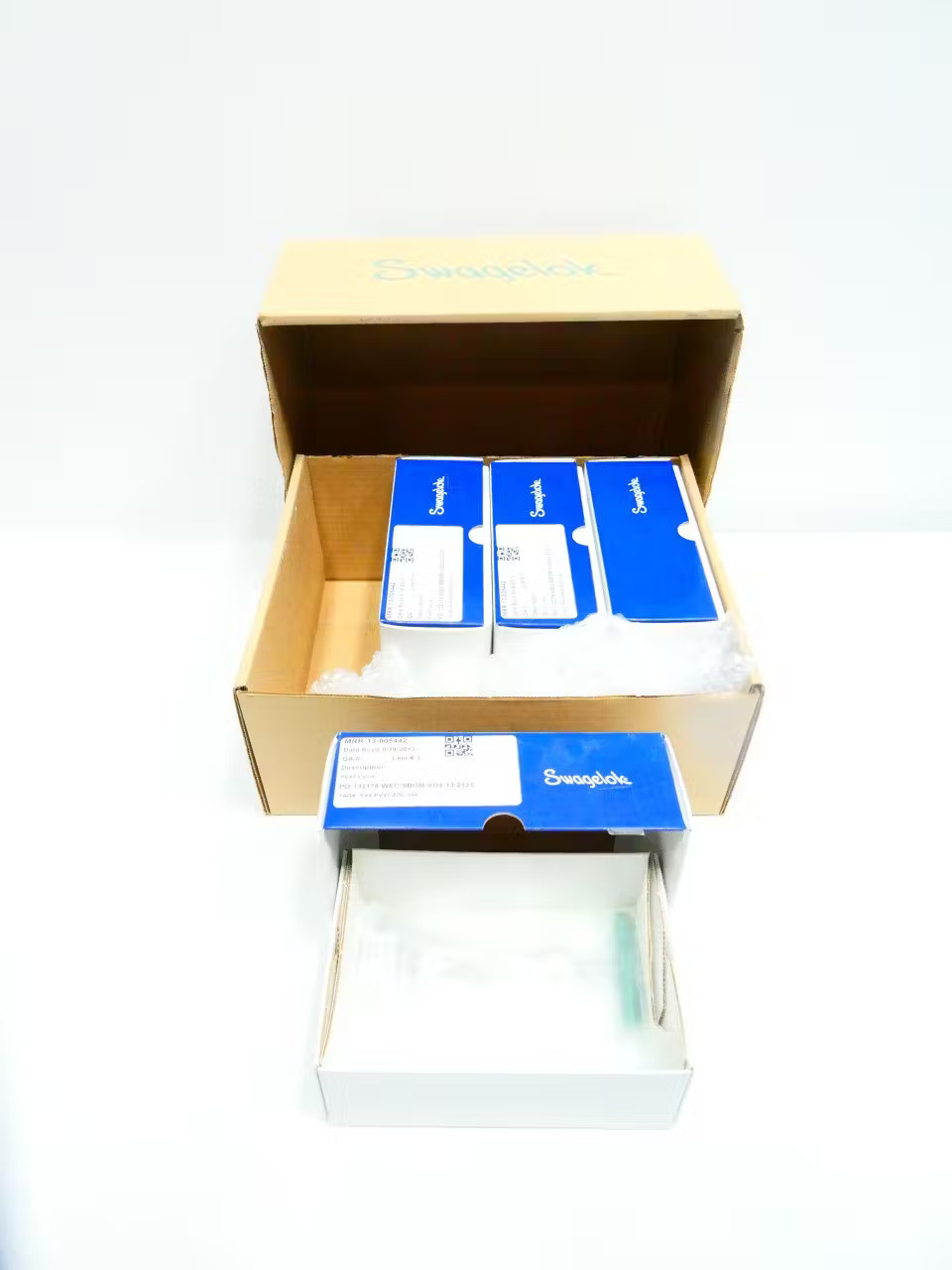 Box Of 4 Swagelok SS-4UW-29549 Stainless Bellows Sealed Valve 2485psi 1/4in Tube