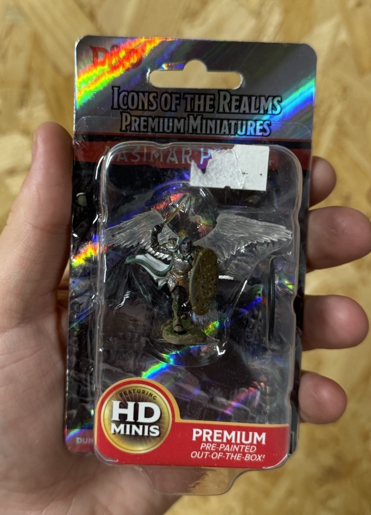 Dungeons & Dragons (D&D) Icons Pre-painted Premium Miniatures - Aasimar Paladin