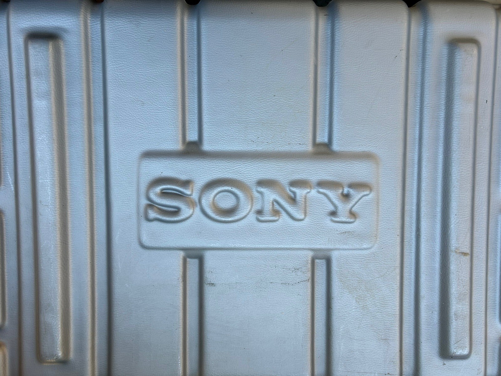 Sony T Shok-Stop Thermodyne Intl Ltd Storage Case Locks 31" x 22"x 14" LC-423 TH