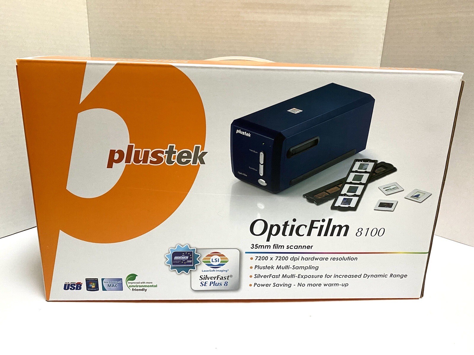 Plustek OpticFilm 8100. With 2 -35mm slides, Ethernet & power wires, Case New