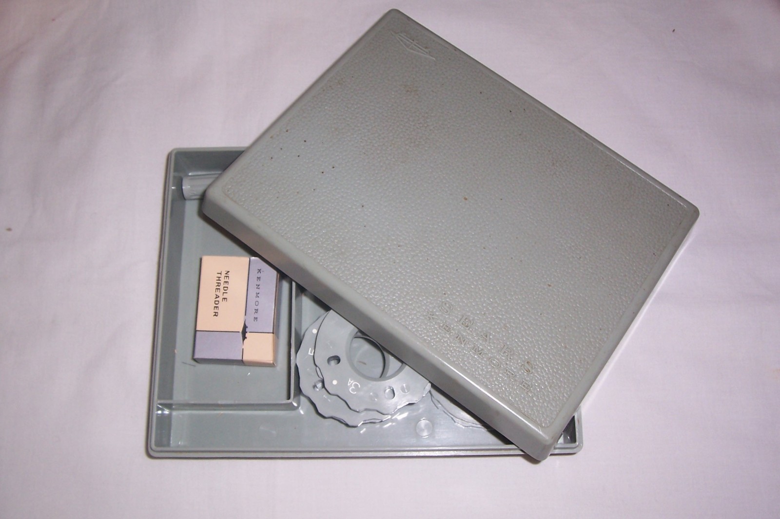 Sears Kenmore Sewing Machine Case w/ Pattern Cams Screwdrivers Needle Threader