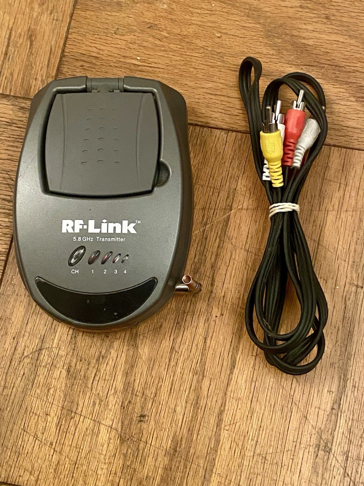 RF-Link AVS-5811 Audio Visual 5.8 GHz Wireless Transmitter Receiver w/ AV Cable