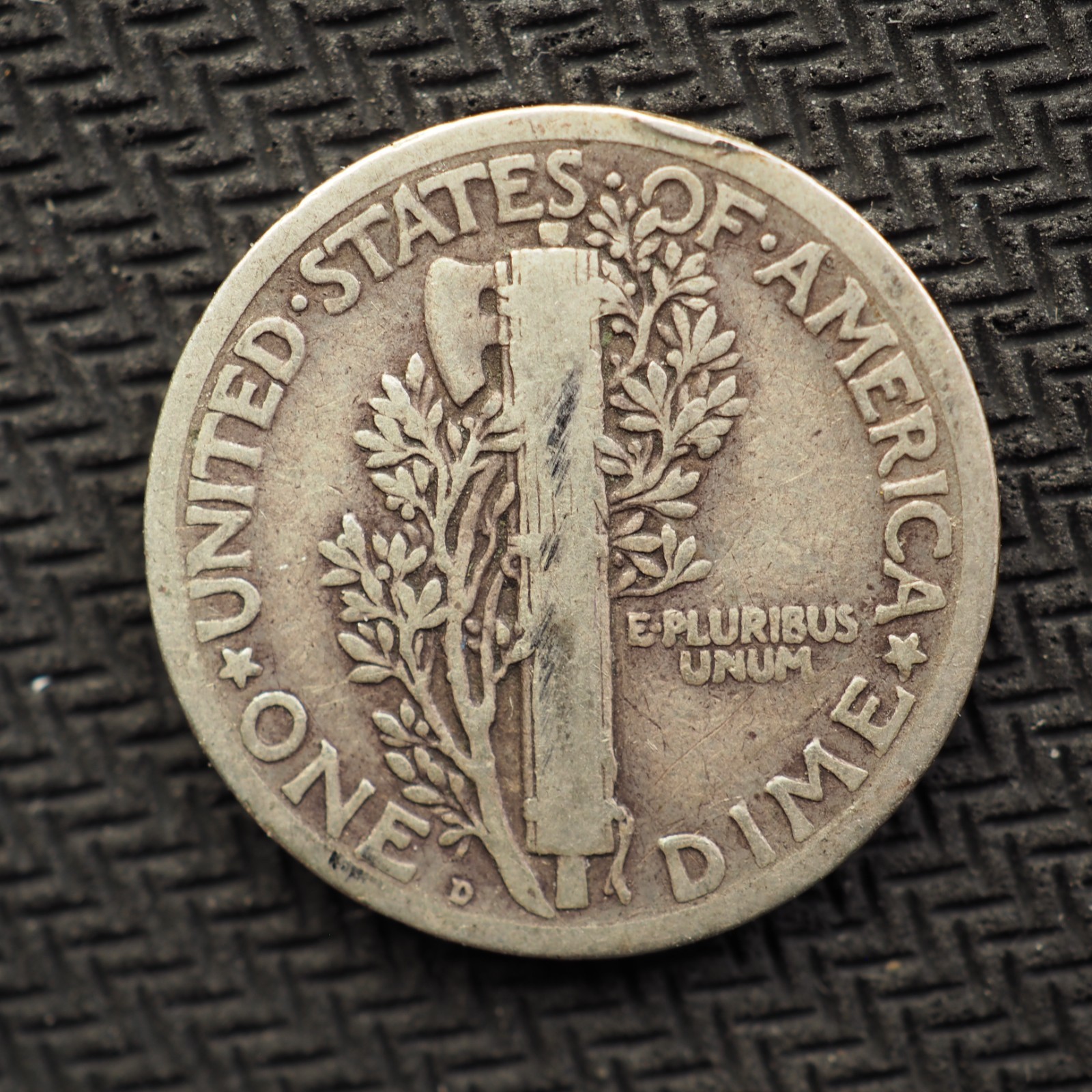 1924 *D* MERCURY HEAD SILVER DIME *NICE* - FREE SHIPPING! - C3341