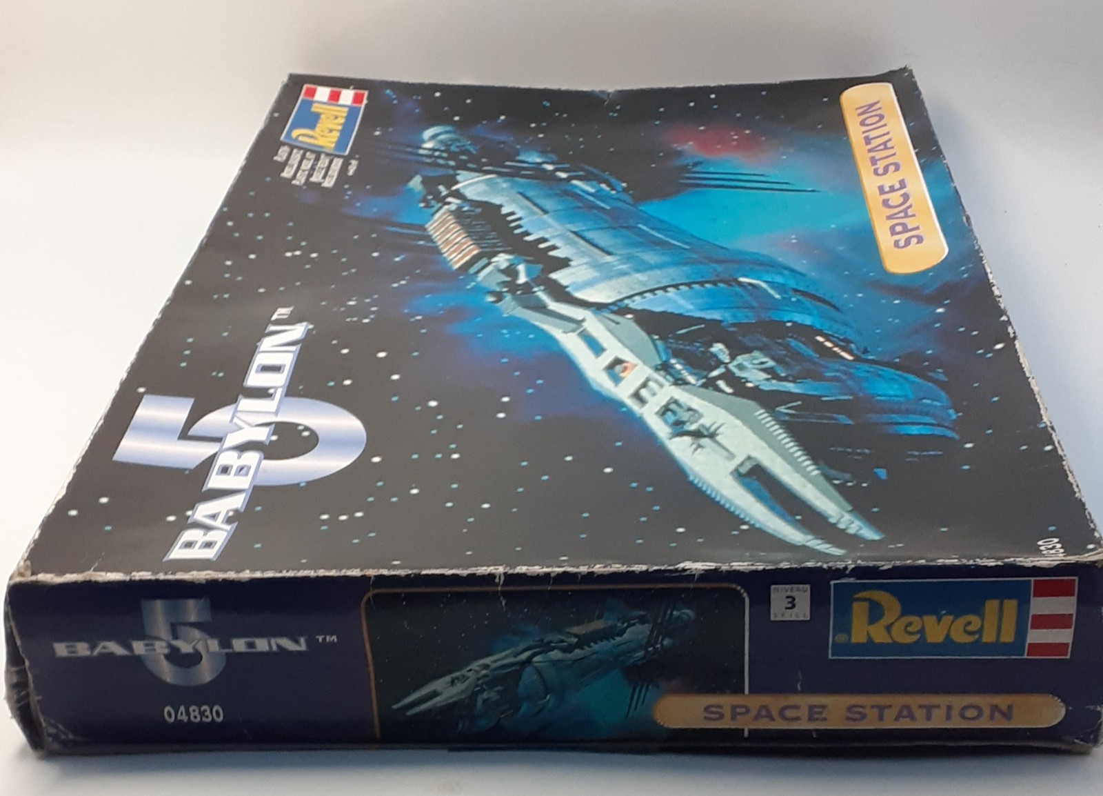 Revell Babylon 5 Space Station Model 428mm Long