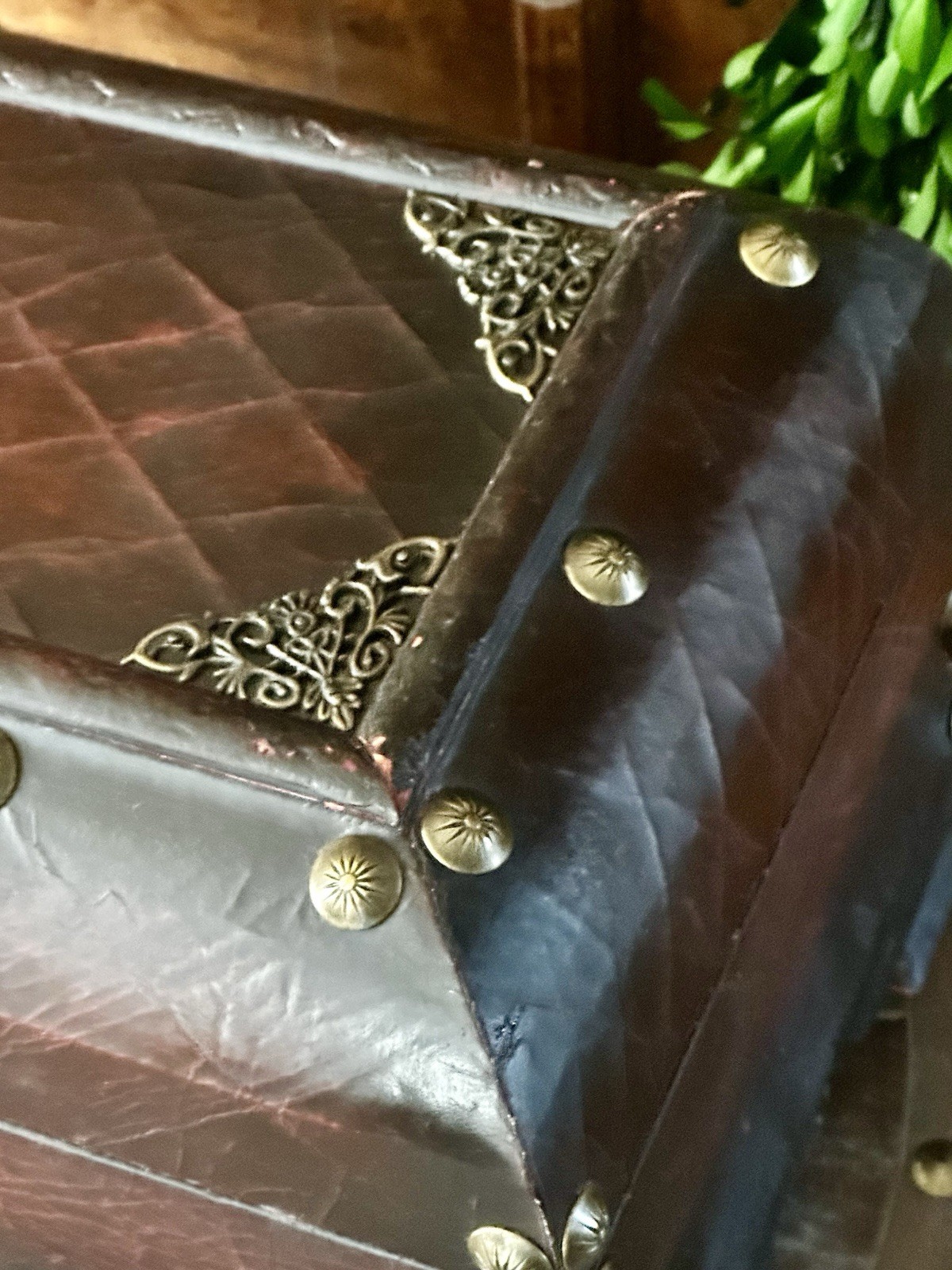 VTG Inspired Hinged/Lidded Faux Leather Rustic Decorative Footed Chest/Trunk