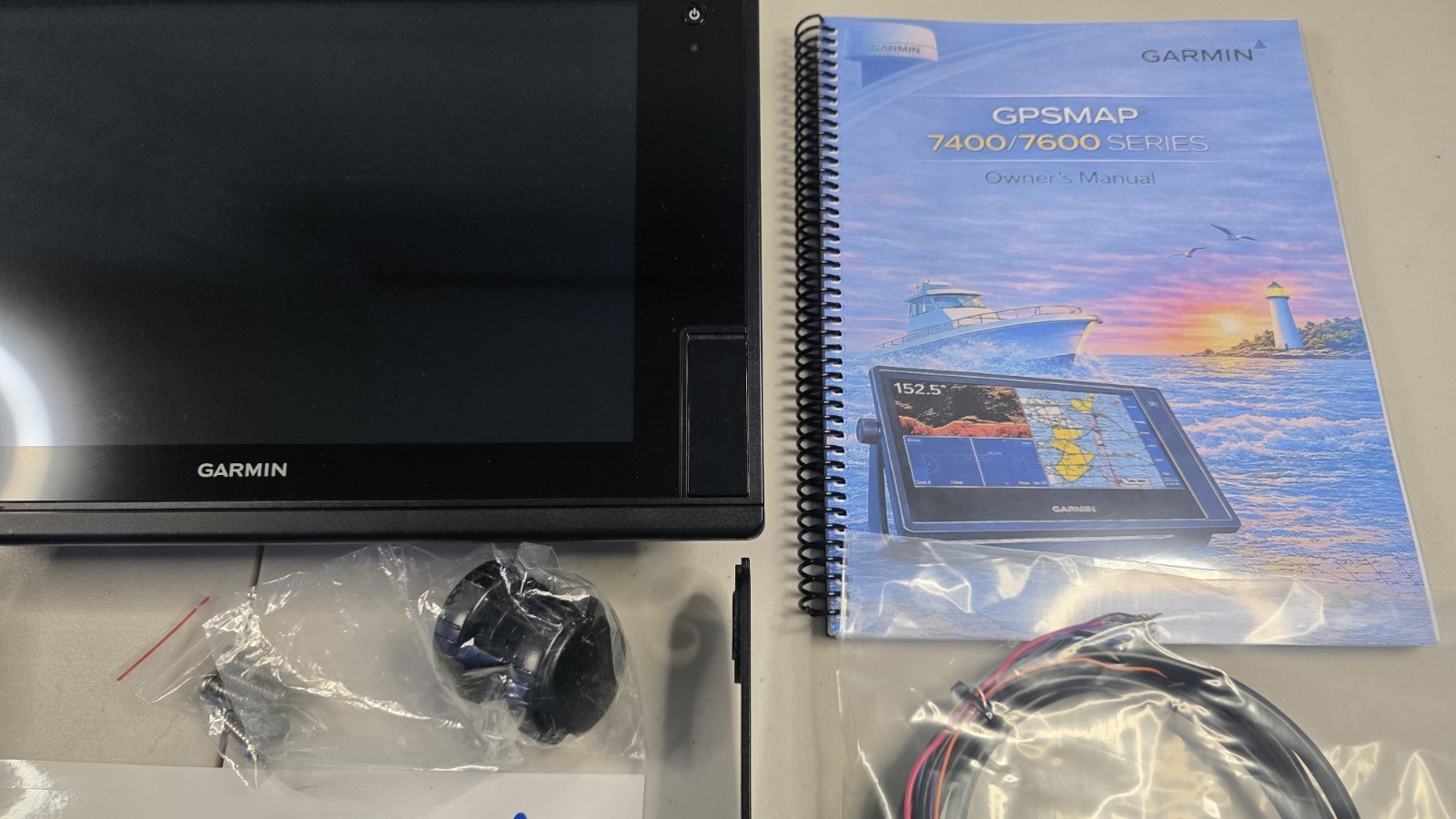 Garmin GPSMAP 7612 Chartplotter Fishfinder Touchscreen w/ Mount & Cable Tested