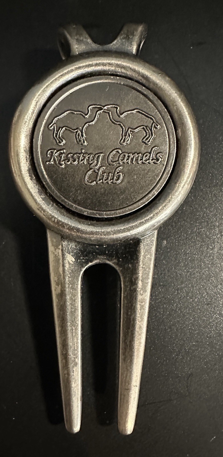 Vintage Kissing Camels Club Divot Tool w Ball Marker - Thumb Rest NOS By CMC