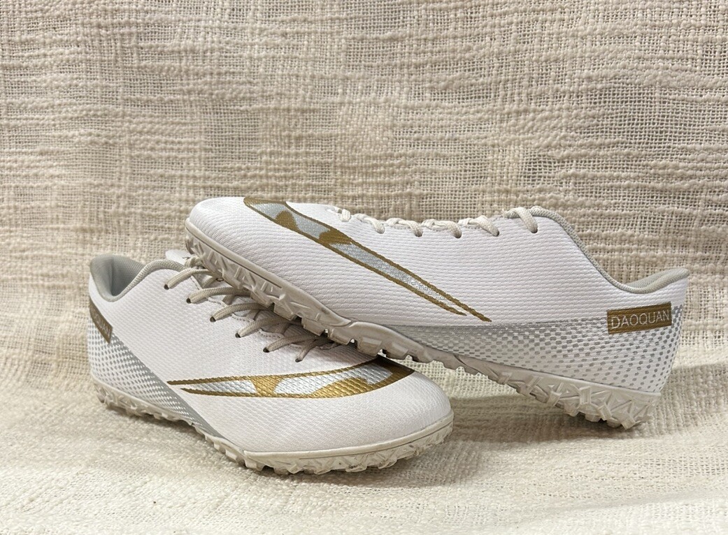 DAOQUAN White & Gold Soccer Clears Shoes Size 41