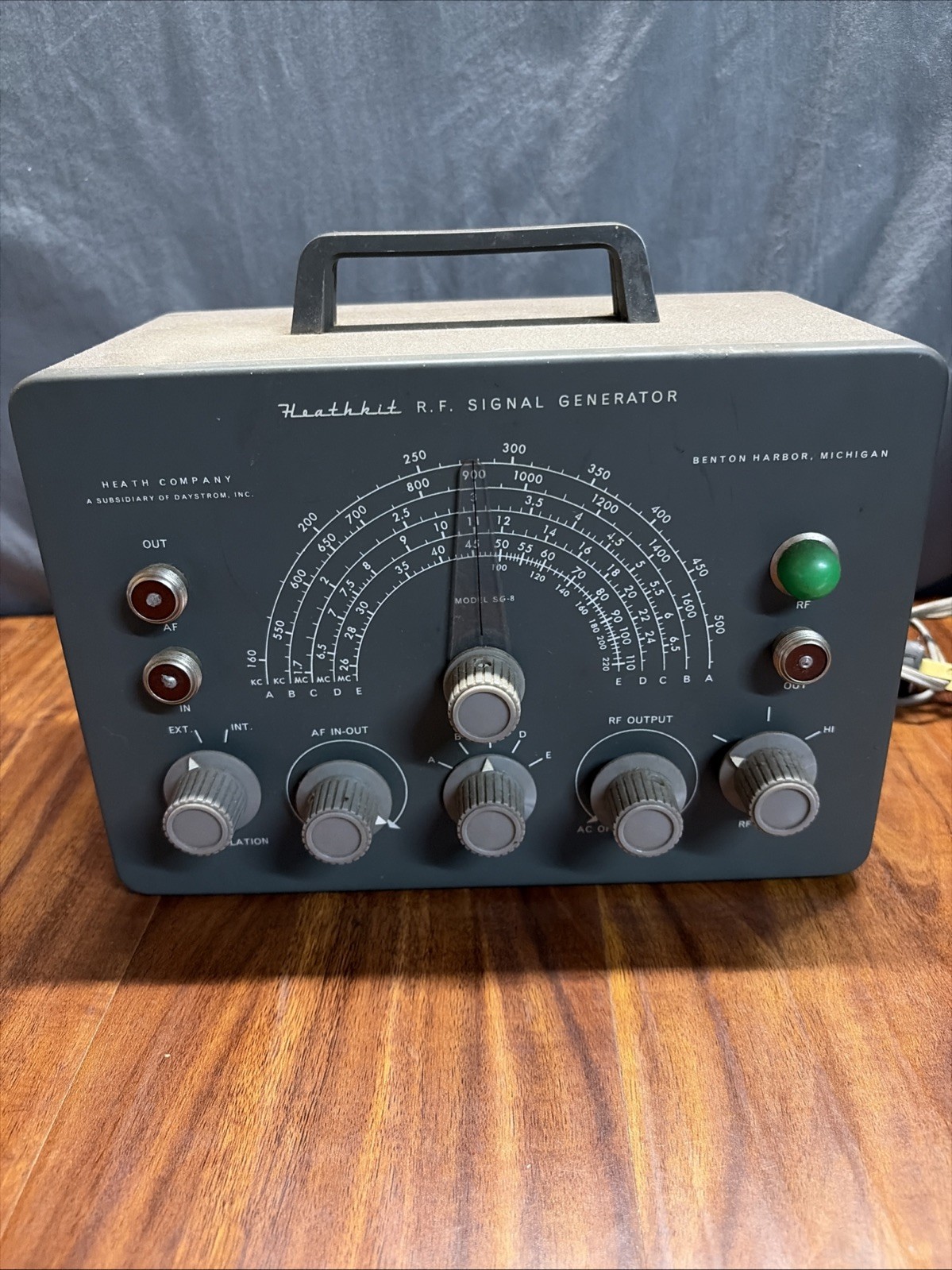 Vintage Heathkit SG-8 RF Signal Generator - WORKS