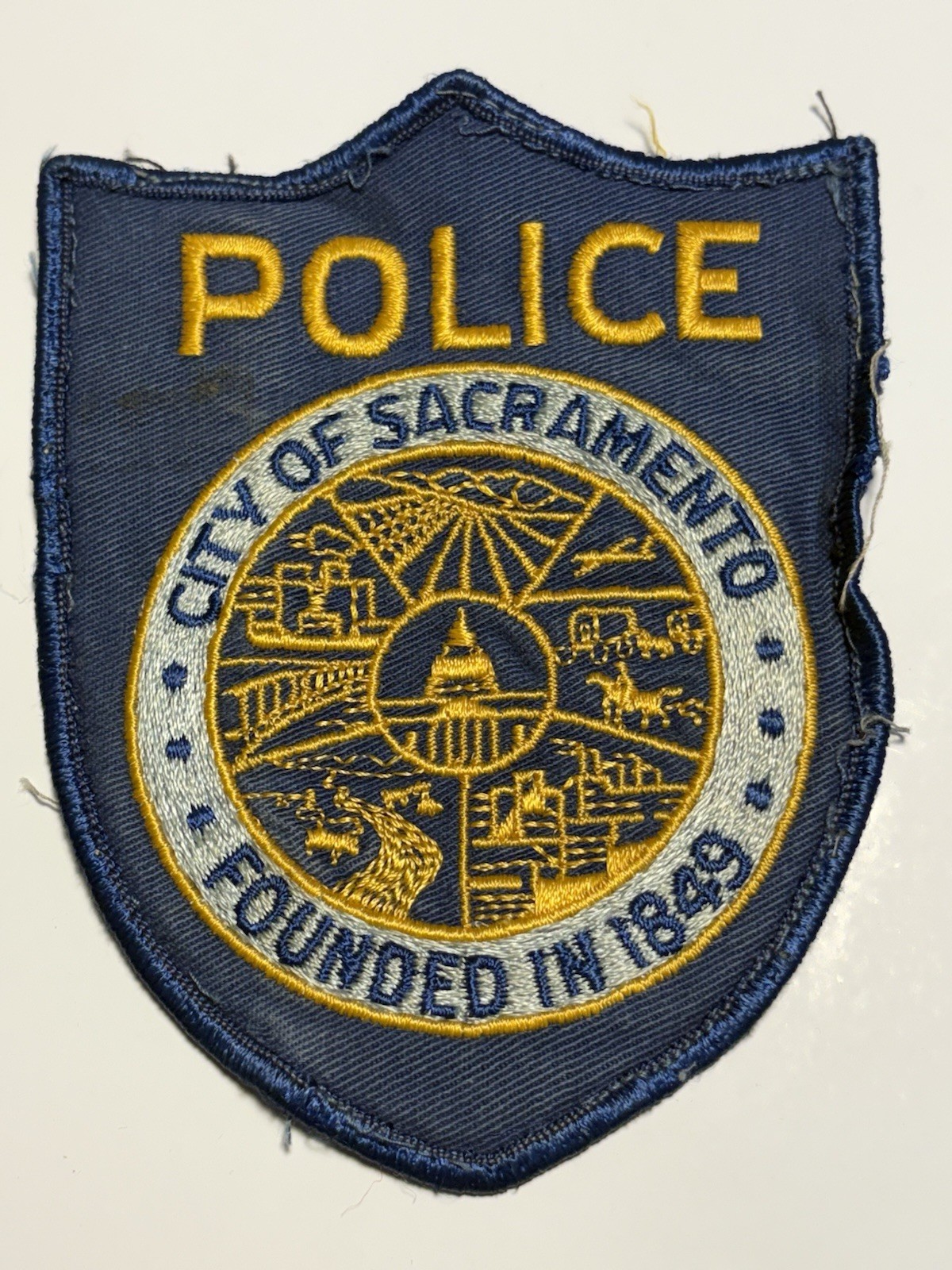 RARE EARLY🇺🇸VINTAGE OLD CLOTH CITY of SACRAMENTO POLICE UNIFORM PATCH 👀LQQK👀