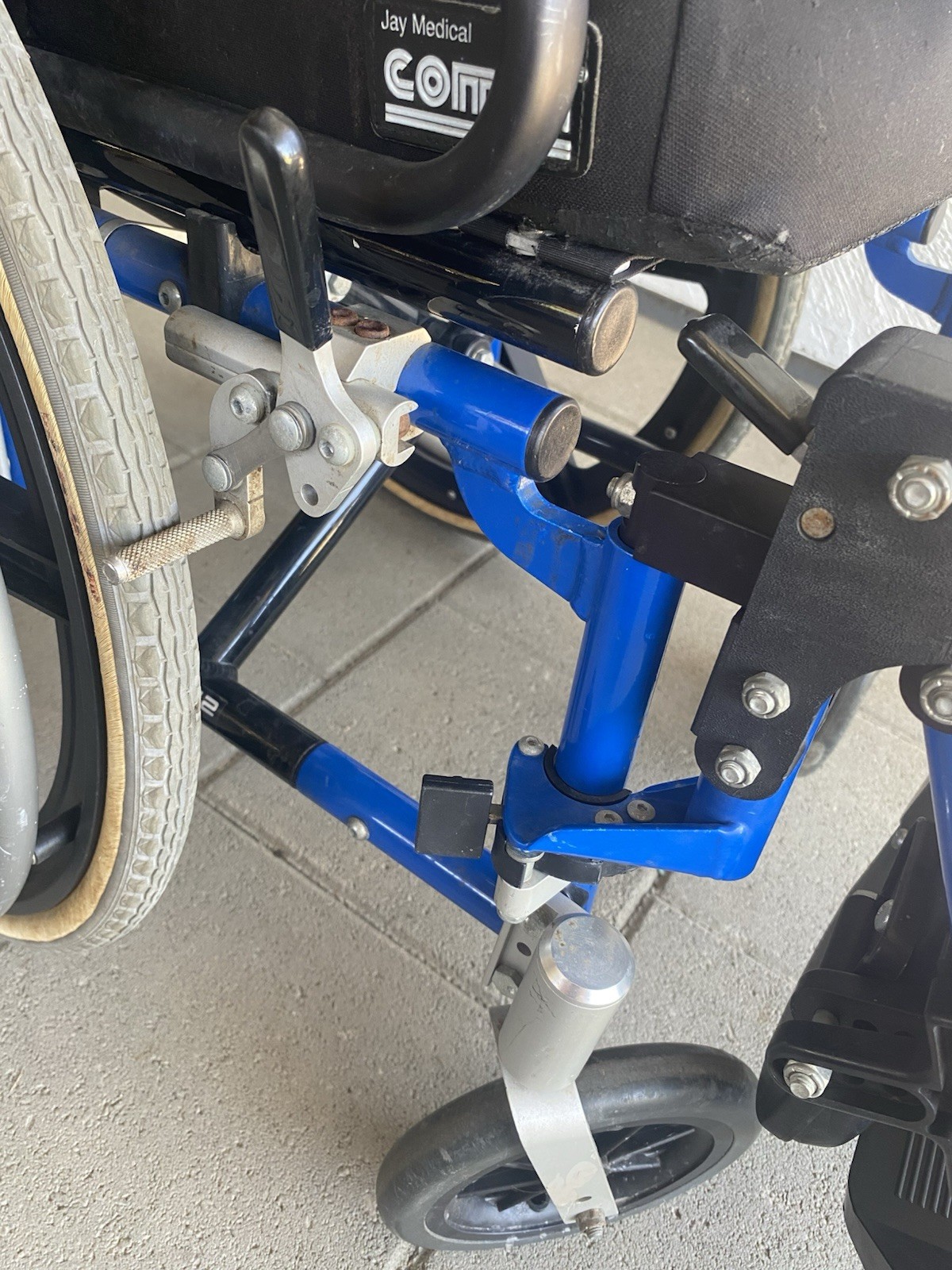 Quickie 2 wheelchair manual folding wheelchair 16”x19”x22”