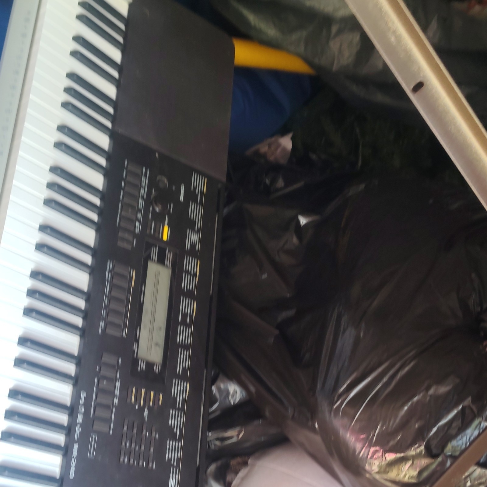 Casio WK-240 76-Key Electronic Keyboard Built-in Speaker LCD Display