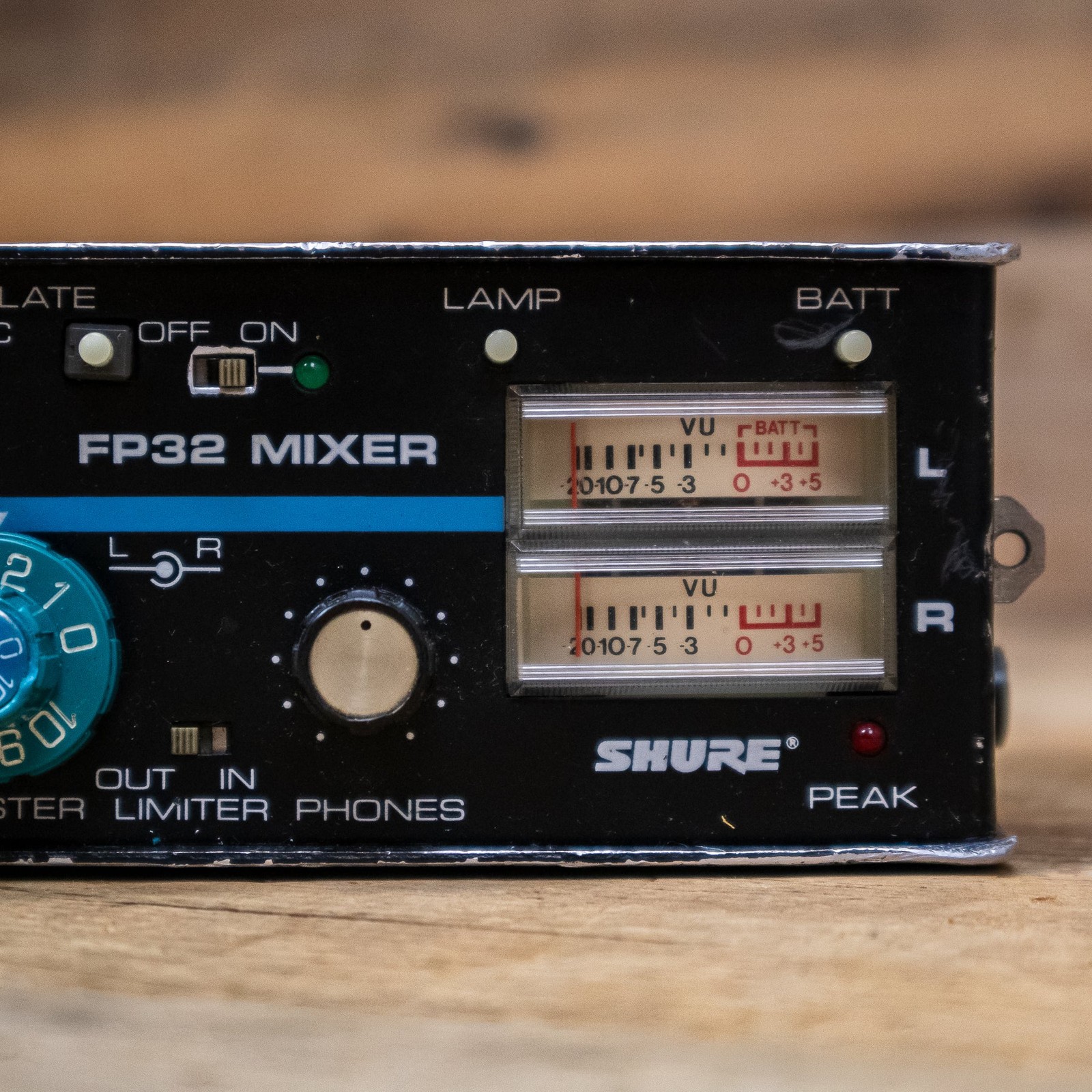 Shure FP32 (FP-32) 3-input 2-Output Portable Stereo Mixer U284671