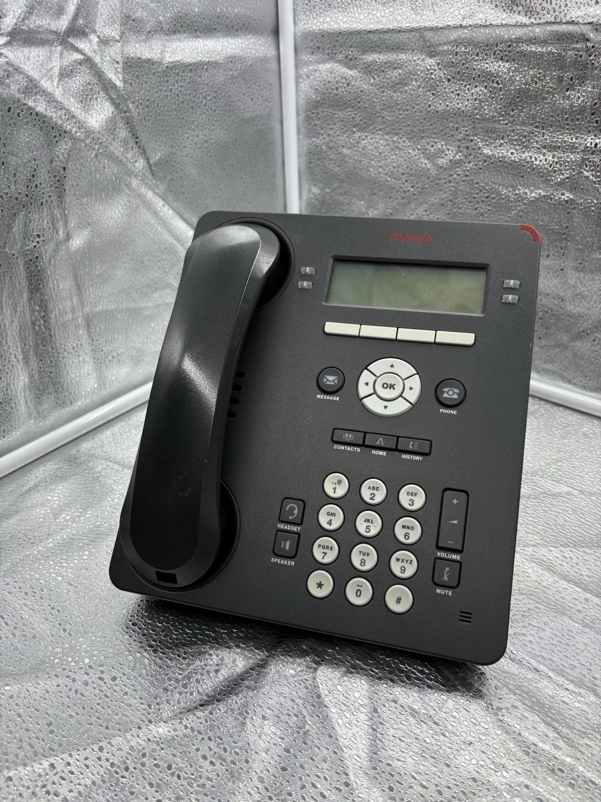 Lot Of (10) AVAYA 9504 700500206 Digital Desk Phone with stands (no cord)