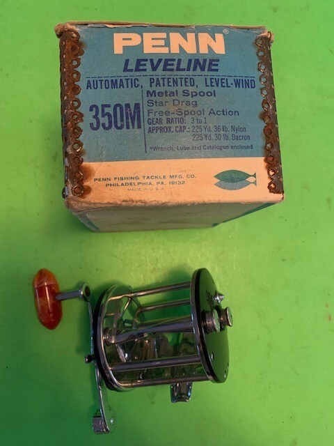 VINTAGE PENN LEVELINE NO. 350 FISHING REEL WITH THE ORIGINAL BLUE AND WHITE BOX