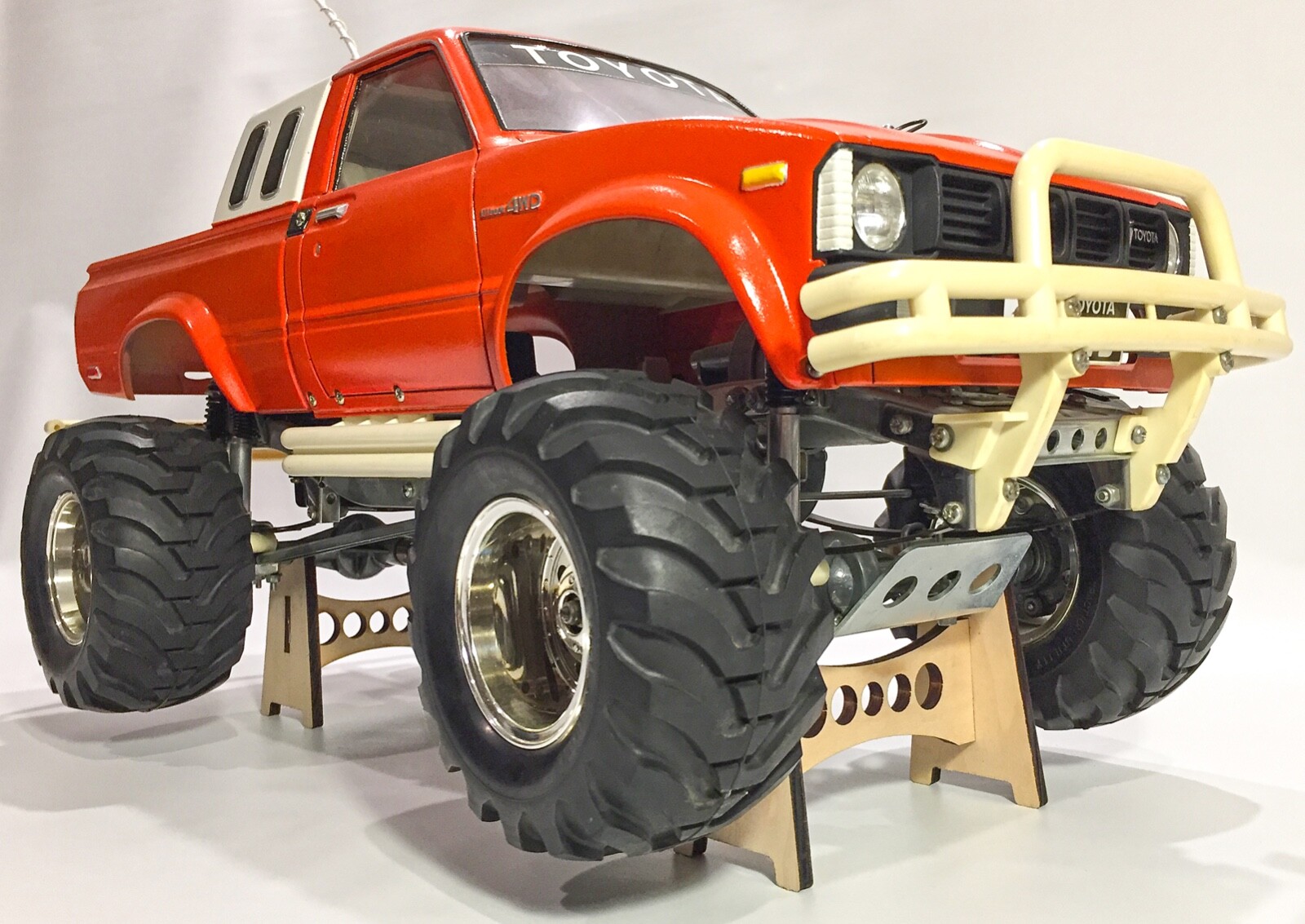 Tamiya Bruiser Mountaineer Tire Saver Wood Display Stands Custom Fit Lift 