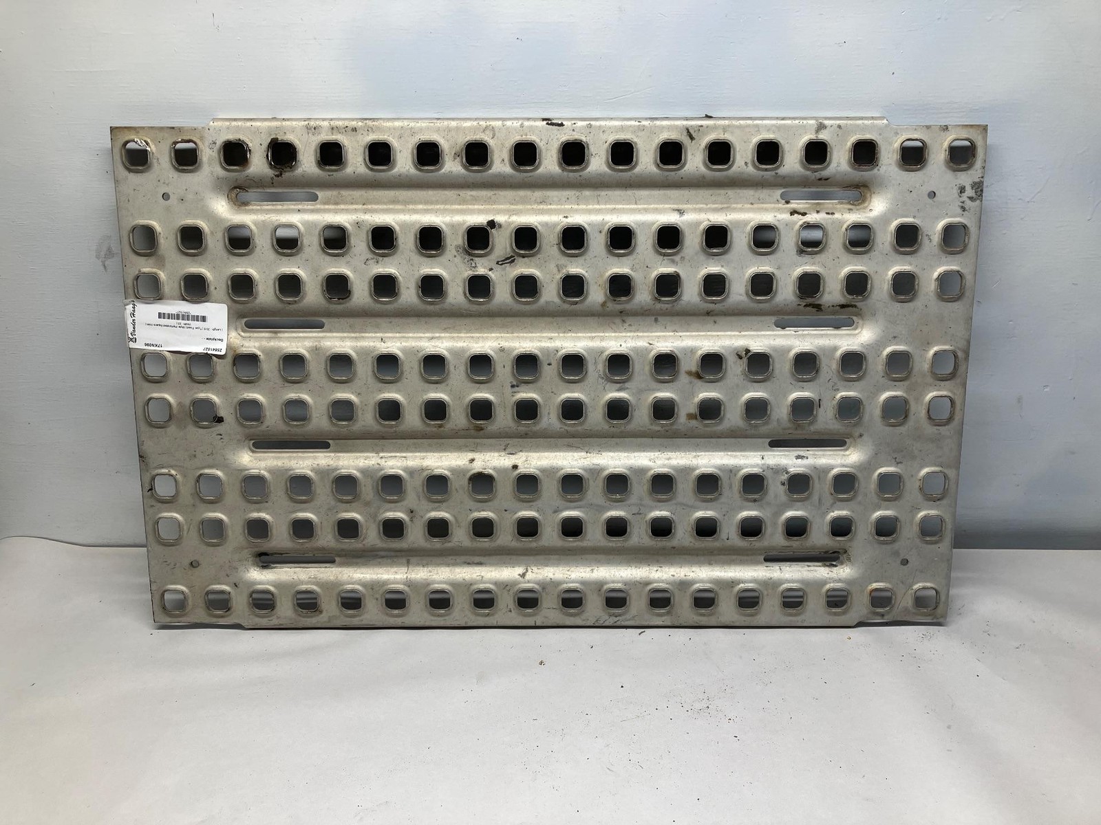 Kenworth T680 20.5 x 33 Deckplate - Used | P/N 20559519