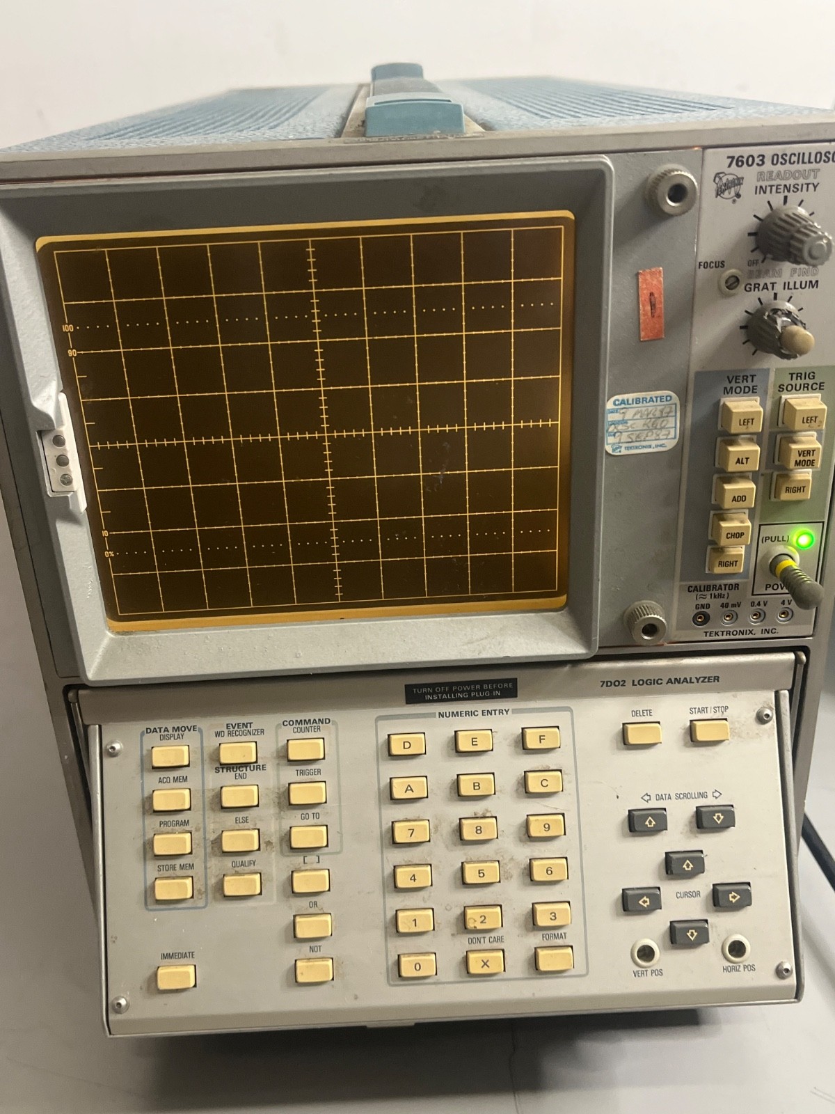 Tektronix 7603 Oscilloscope Mainframe w/ 7D02 Logic Analyzer Module