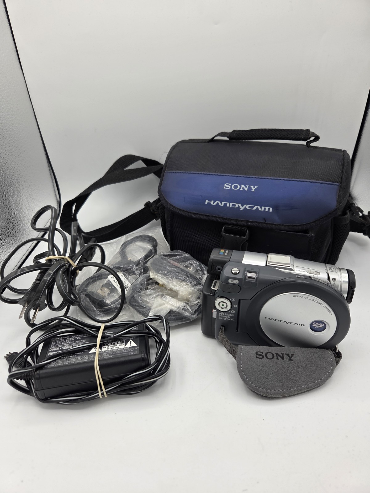 SONY Handycam Model DCR-DVD201 With Case & Accessories UNTESTED FOR PARTS
