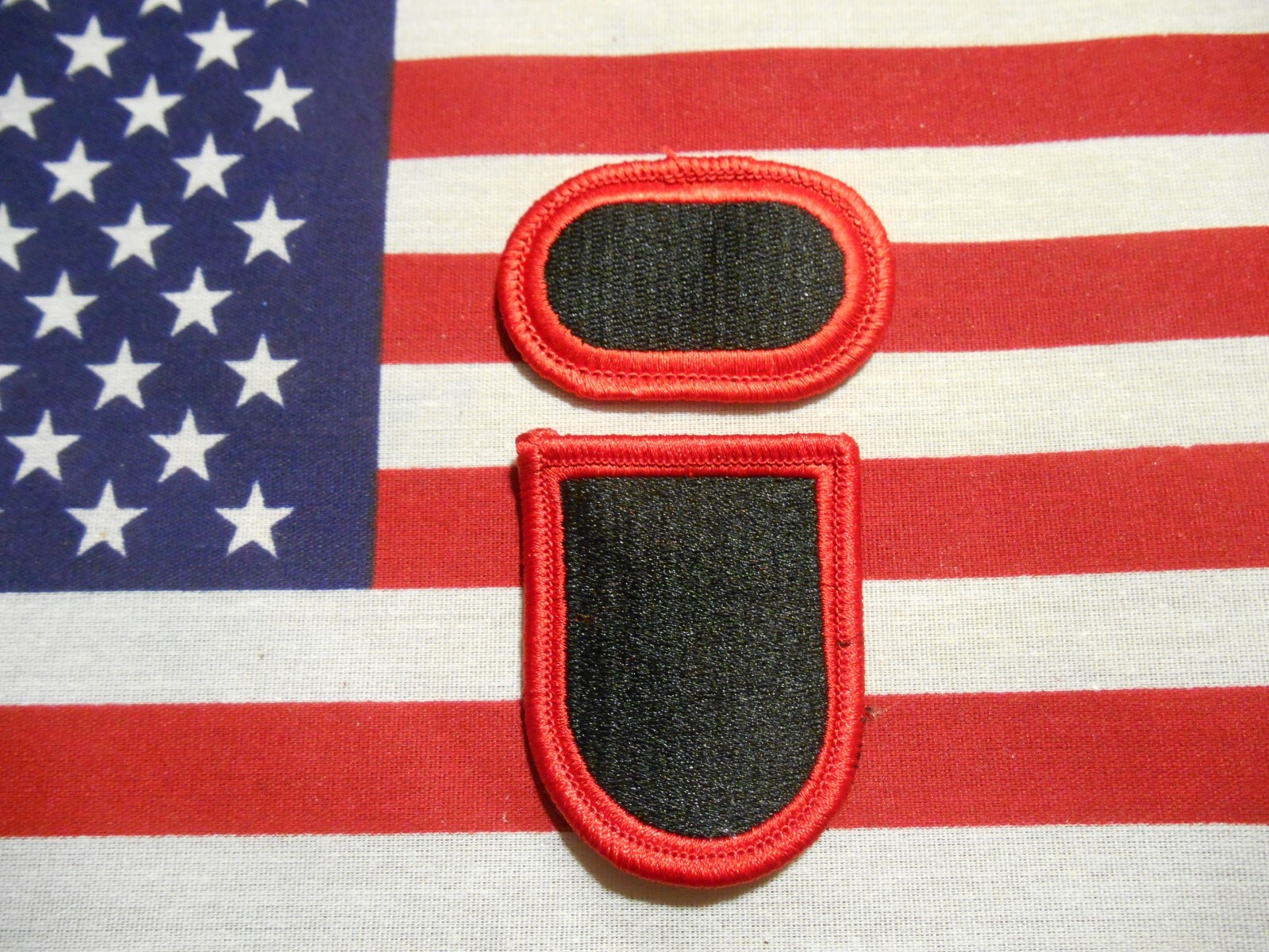 US SPECIAL OPERATIONS COMMAND AIRBORNE BERET FLASH AND PARA OVAL PATCH M/E