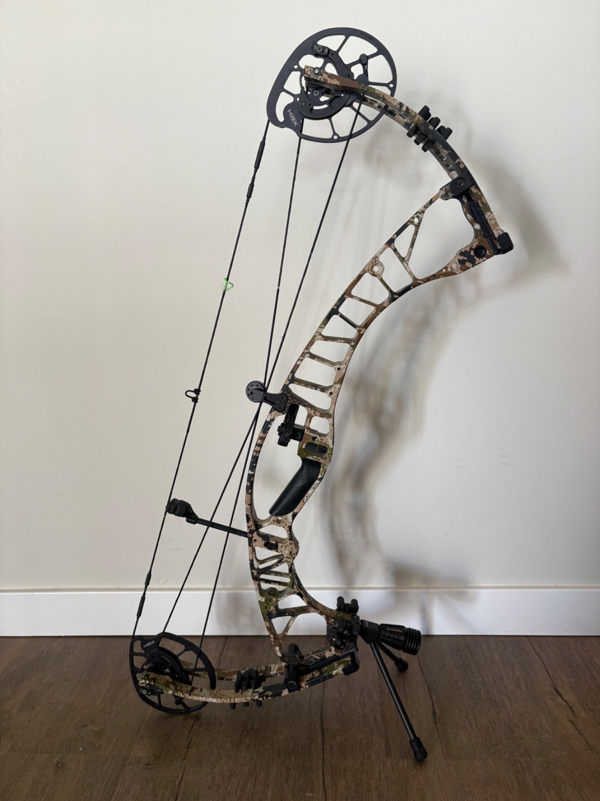 2021 Hoyt Ventum 33 RH, 70# Subalpine Camo, Brand New GAS Strings