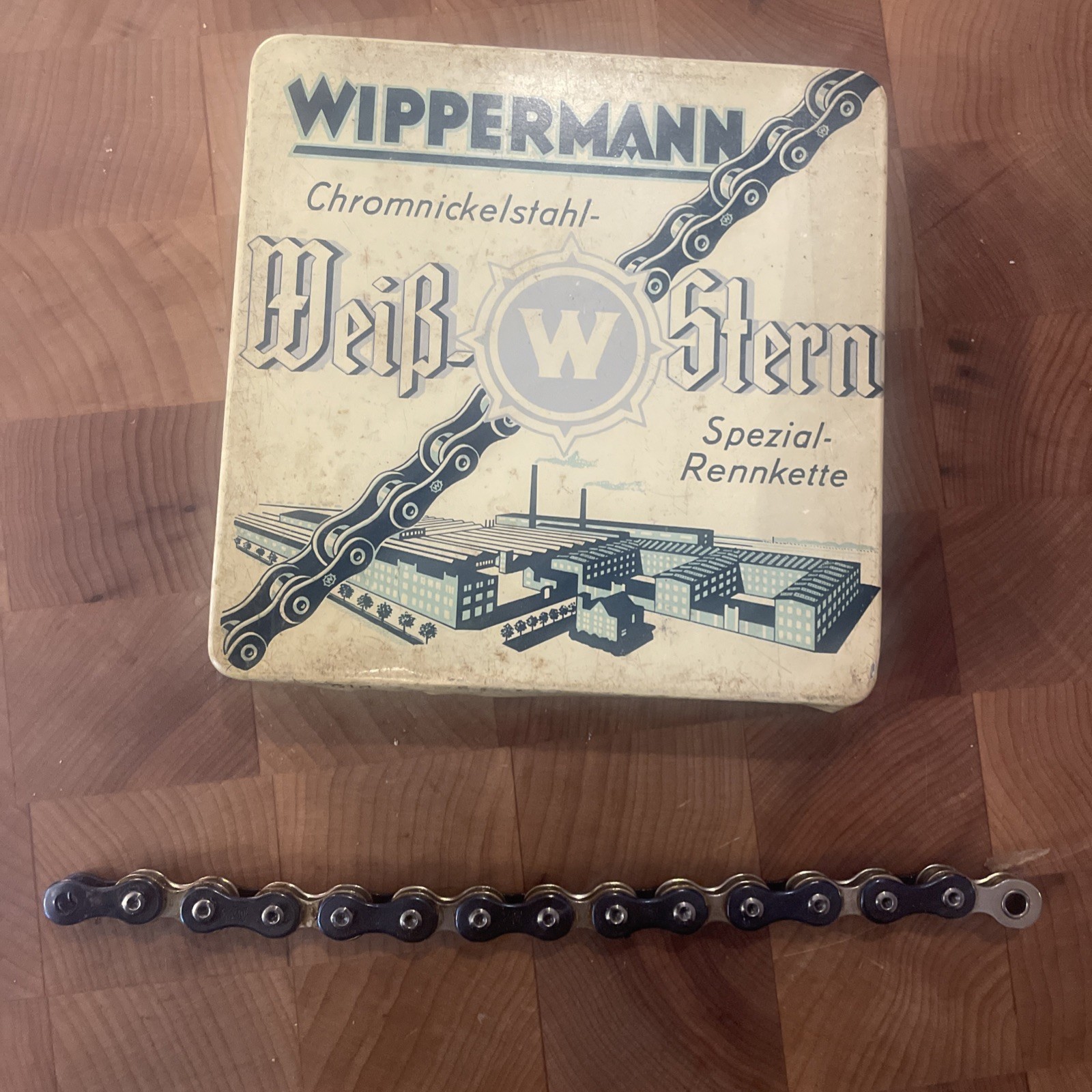 Vintage Metal WIPPERMANN CHAIN Box  plus 7" of  1/2" Pitch Chain.     (NJ)